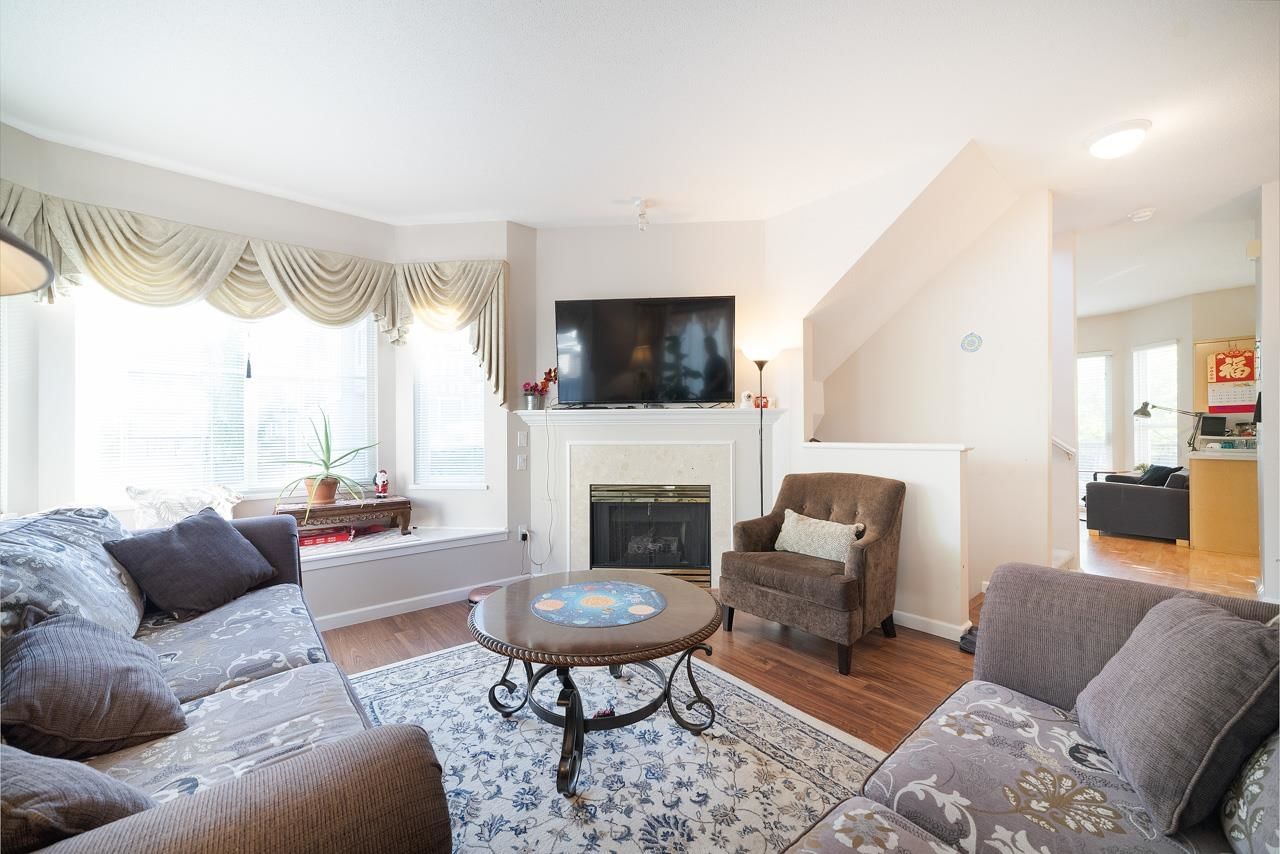 Listing Image 4