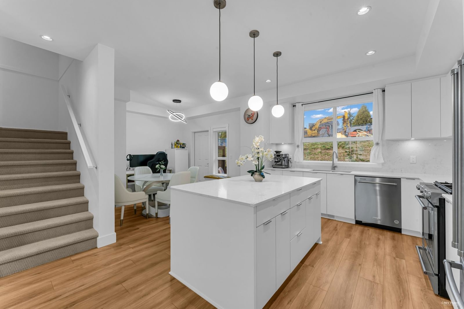 Listing Image 10