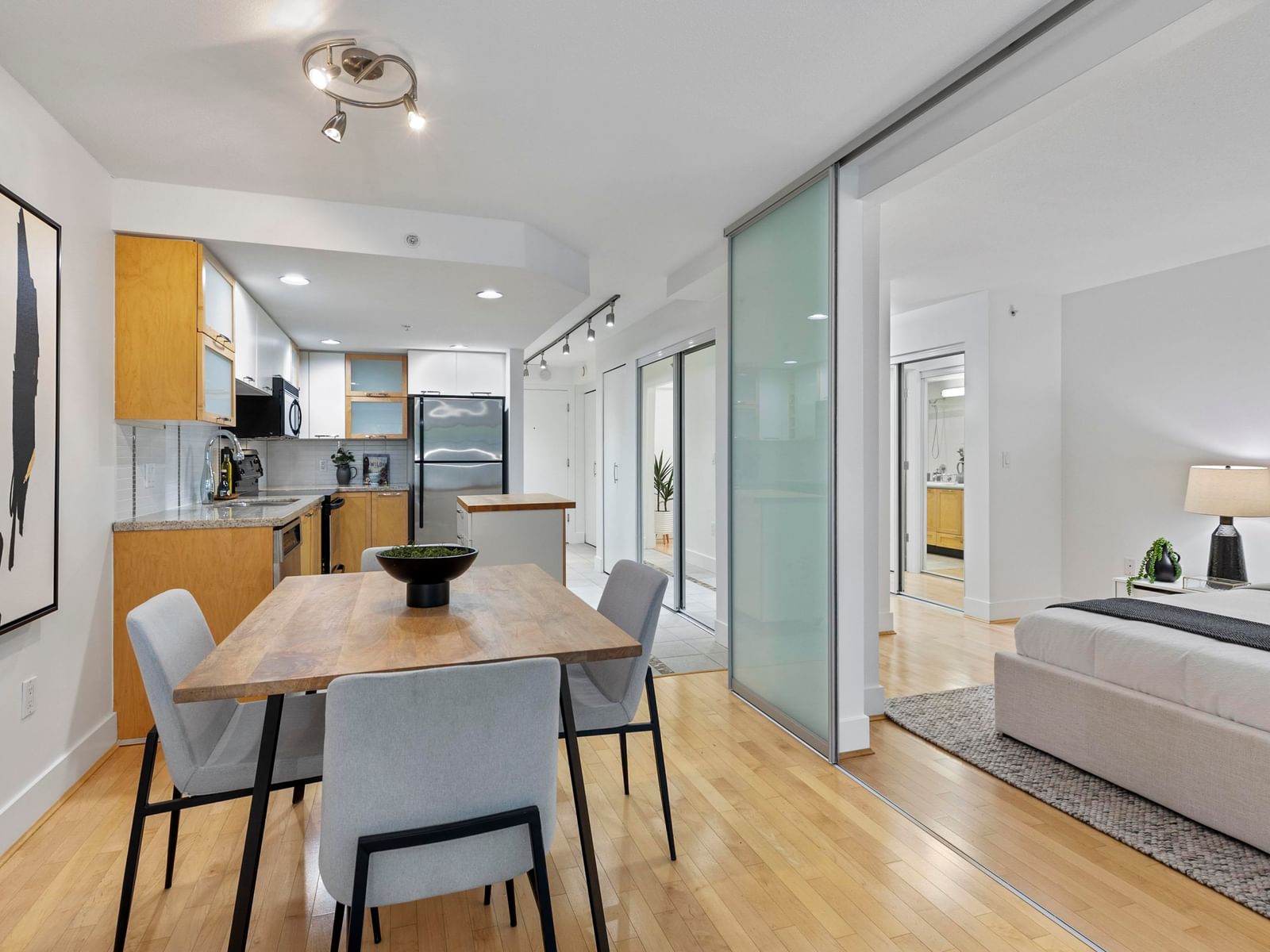 Listing Image 12