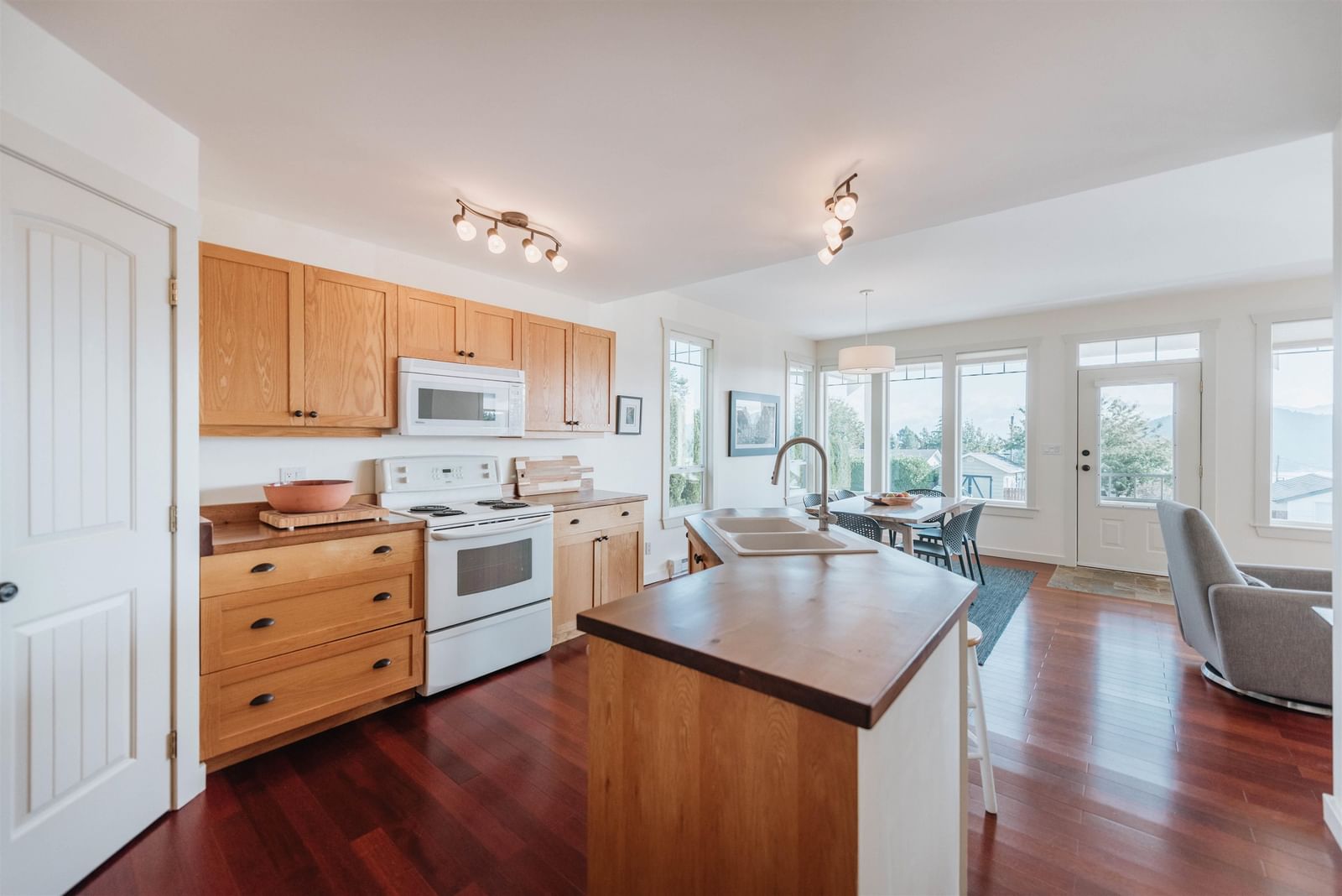 Listing Image 13