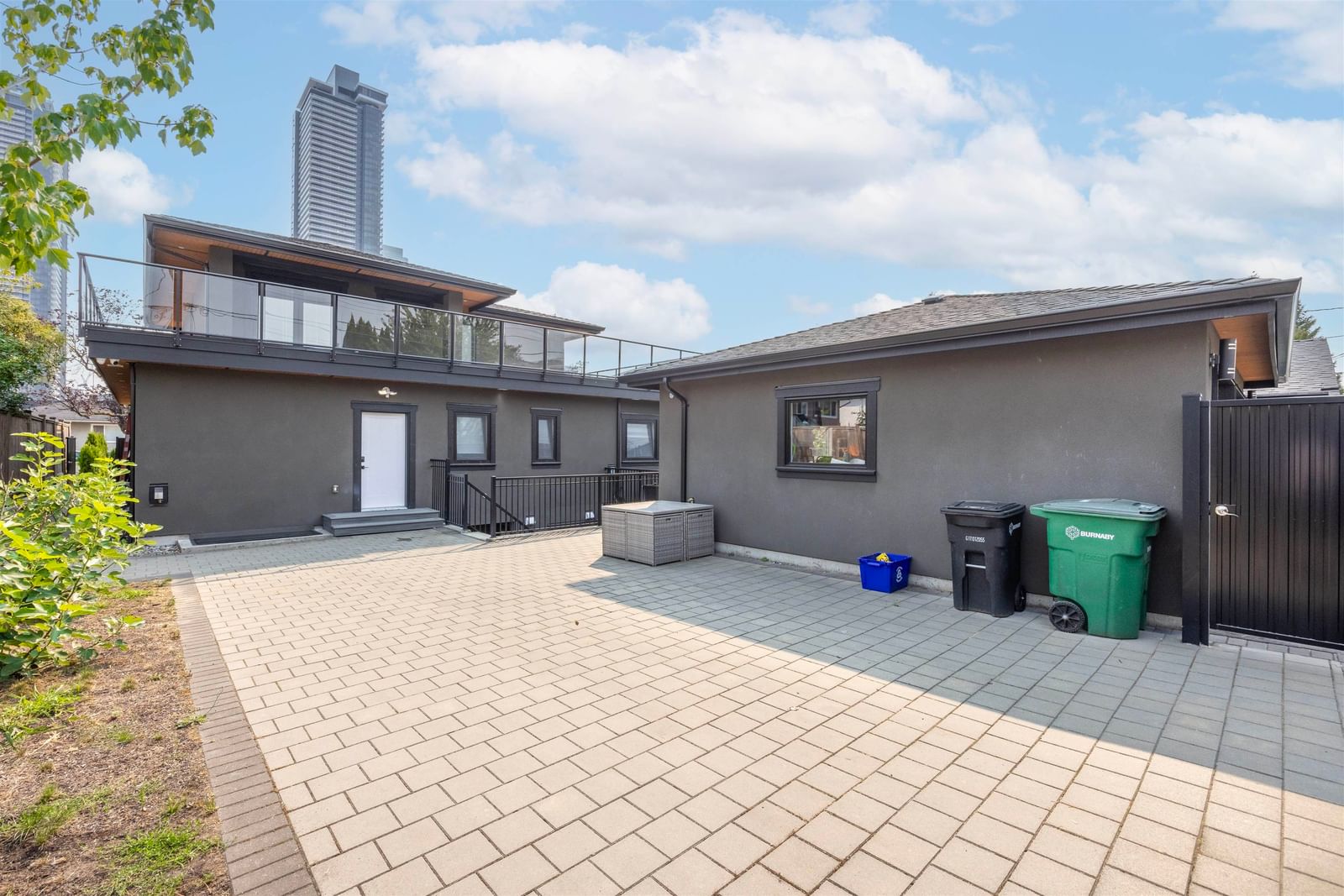 Listing Image 10