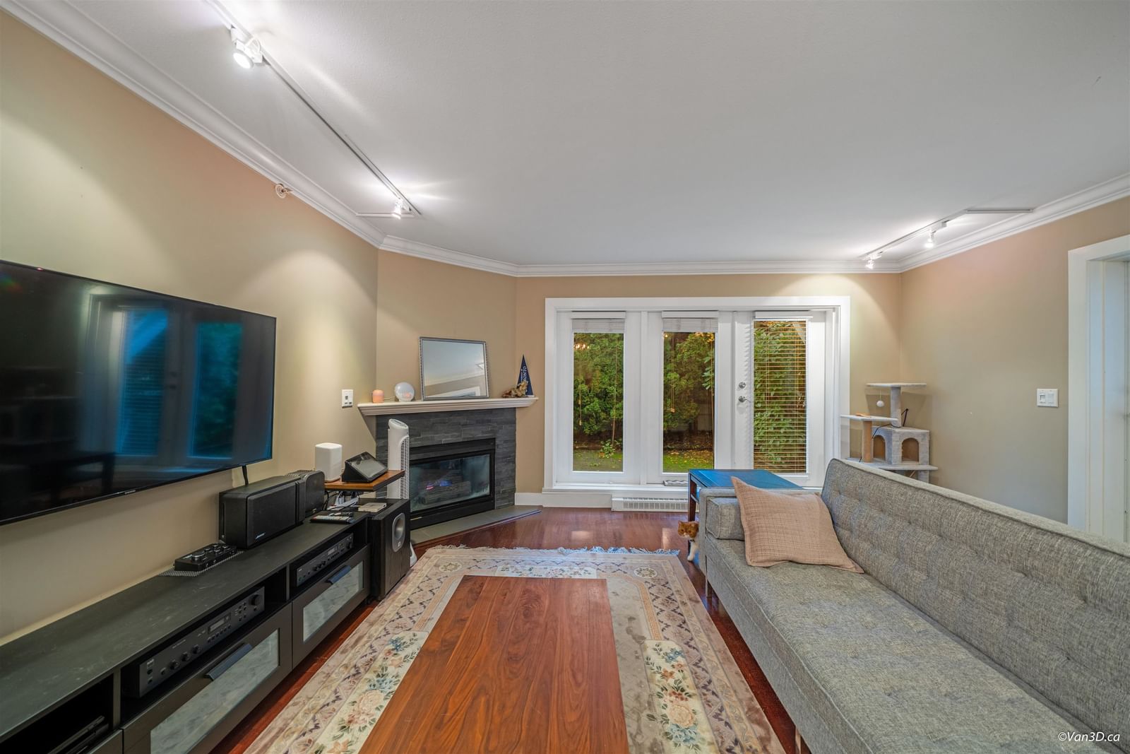 Listing Image 11