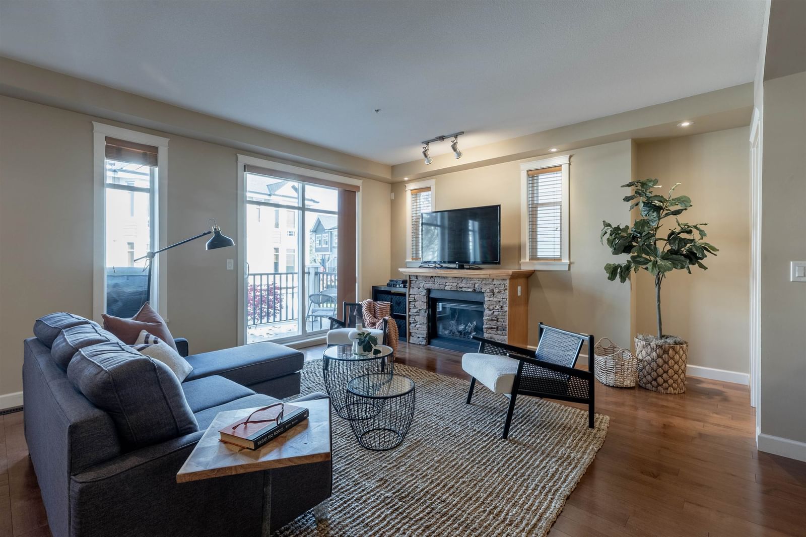 Listing Image 12