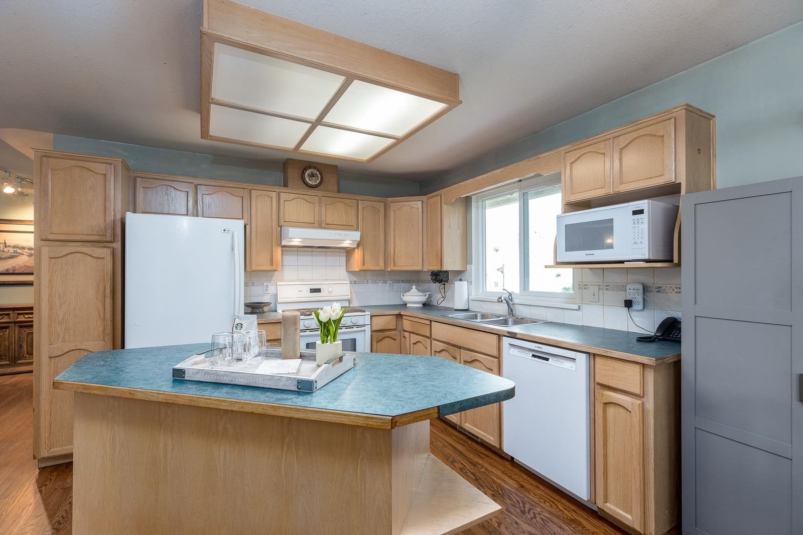 Listing Image 10