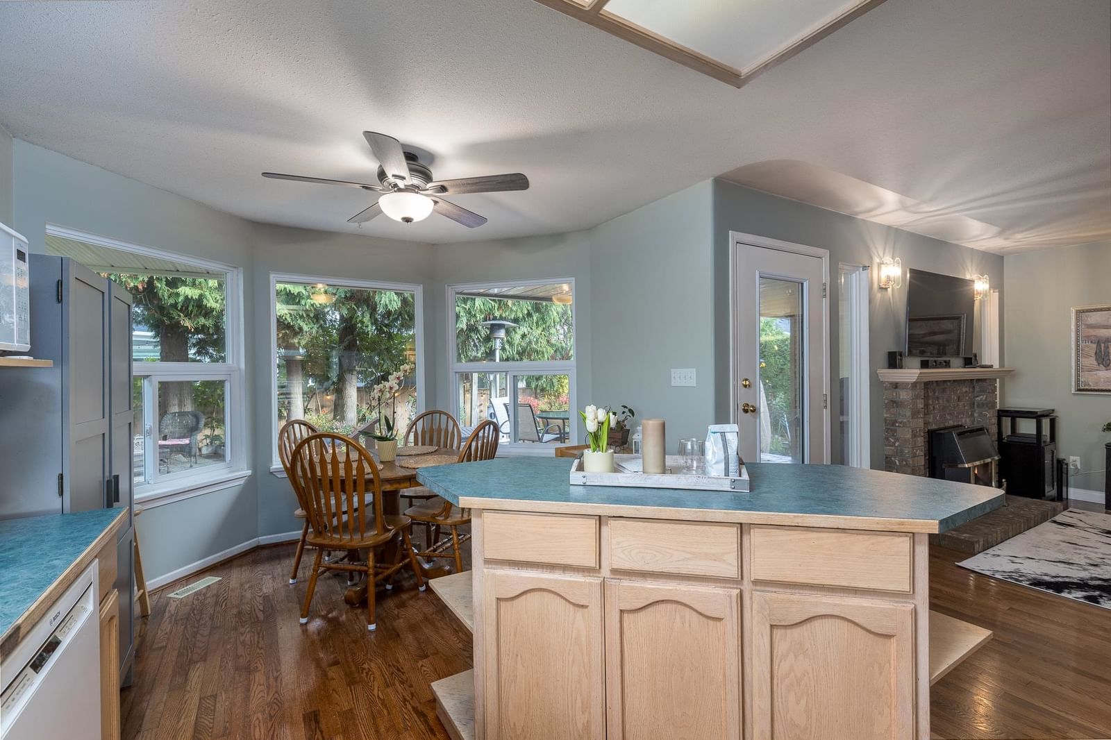 Listing Image 12