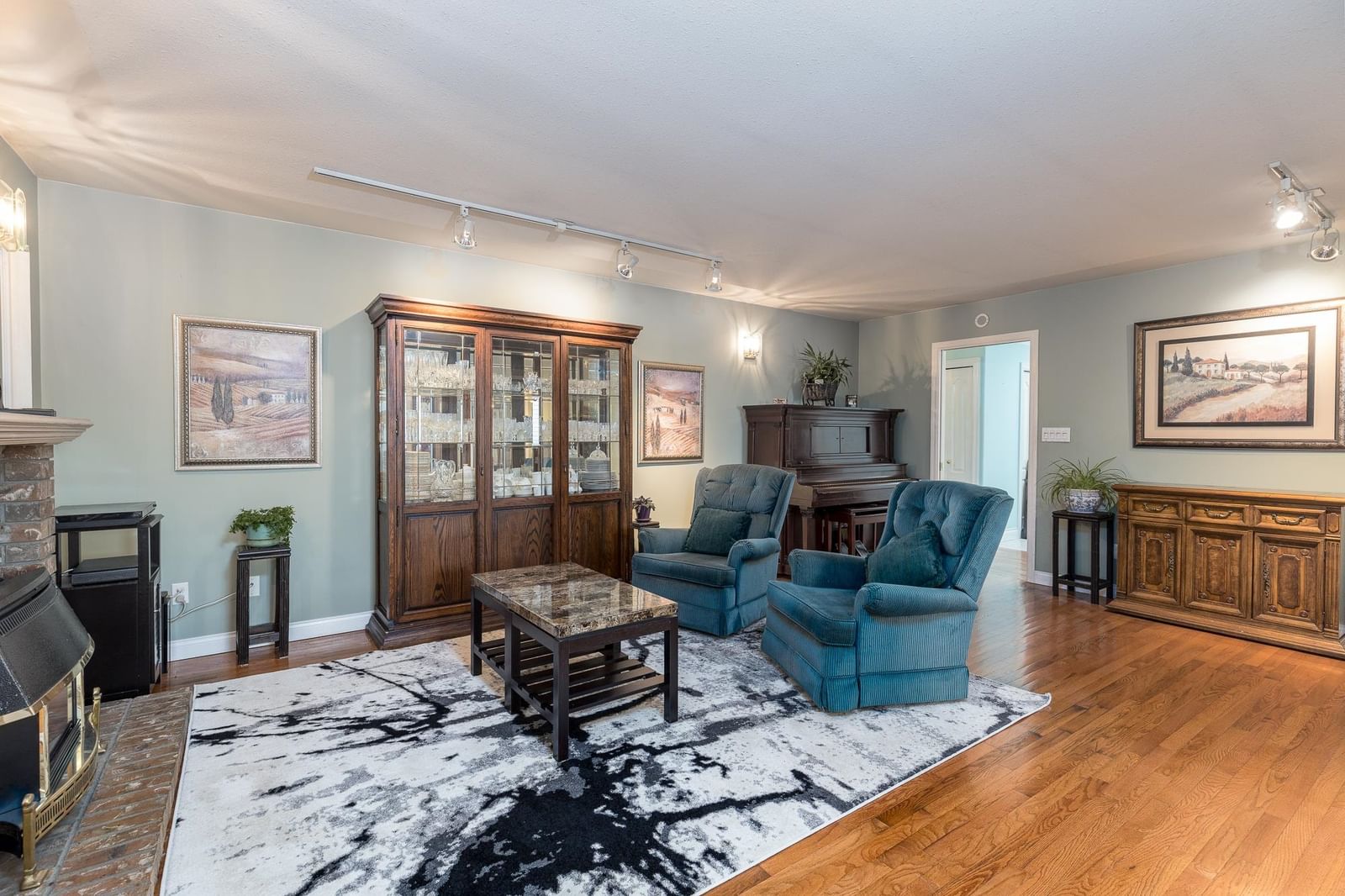 Listing Image 16