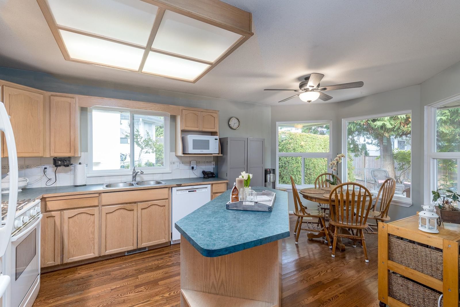 Listing Image 9