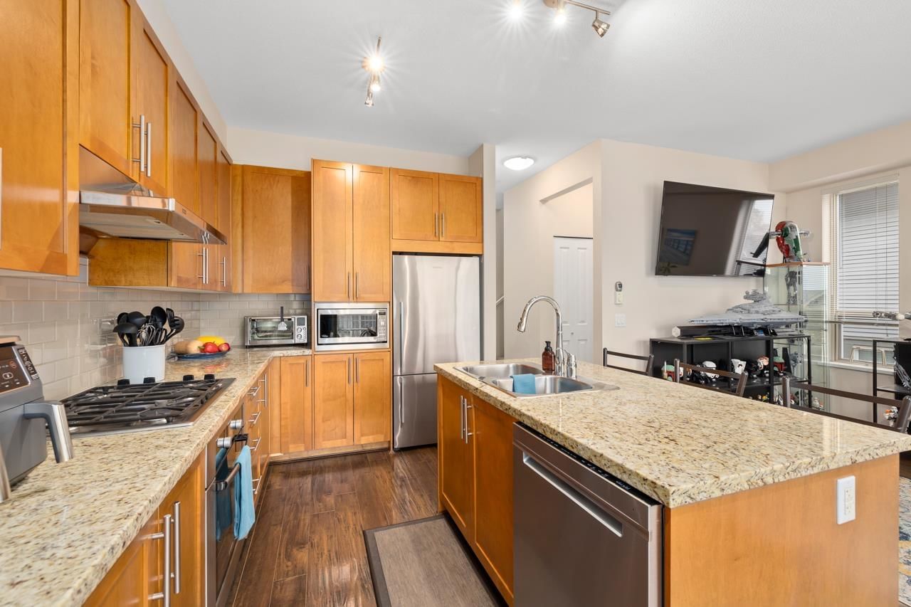 Listing Image 11