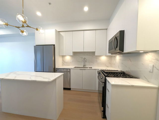 203 - 2331 Kelly Avenue