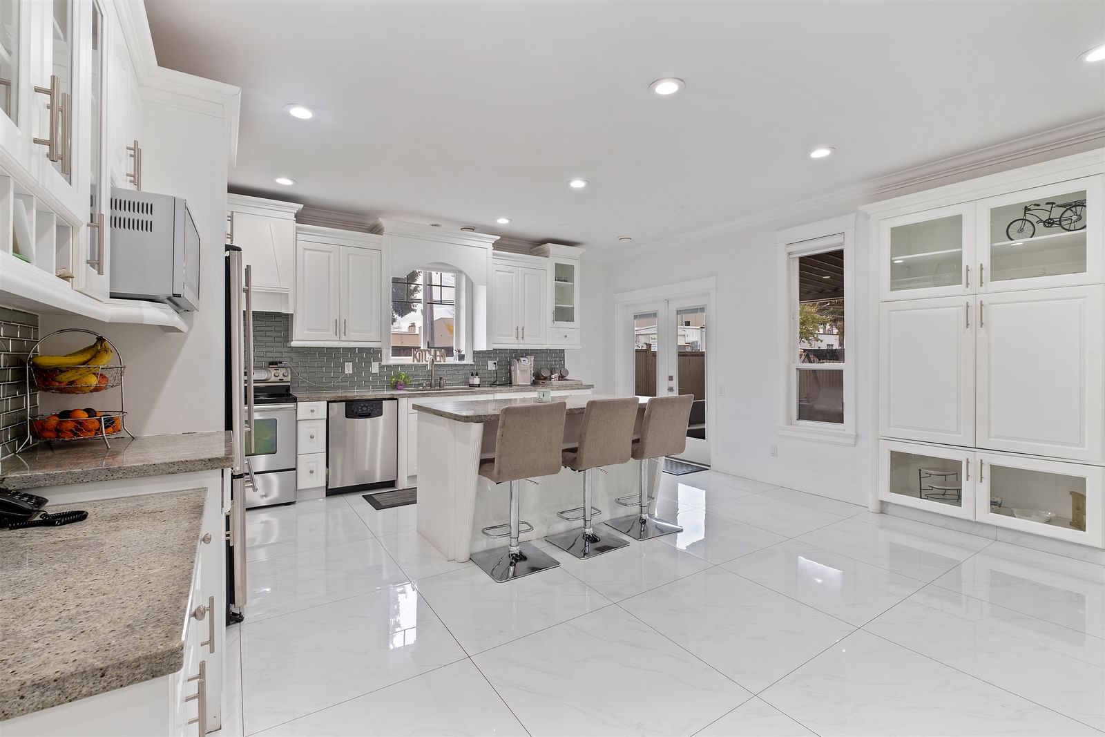 Listing Image 10