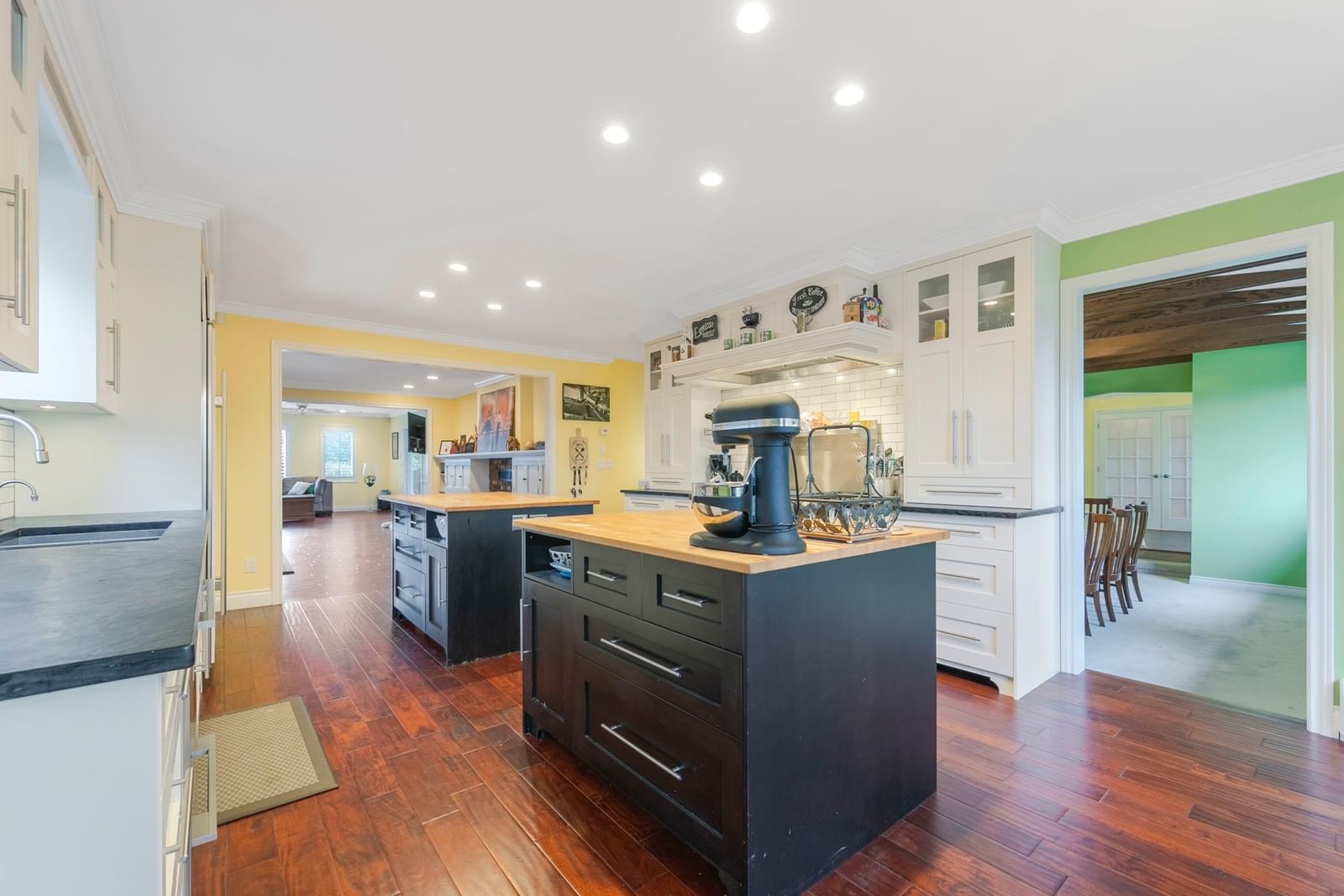 Listing Image 12