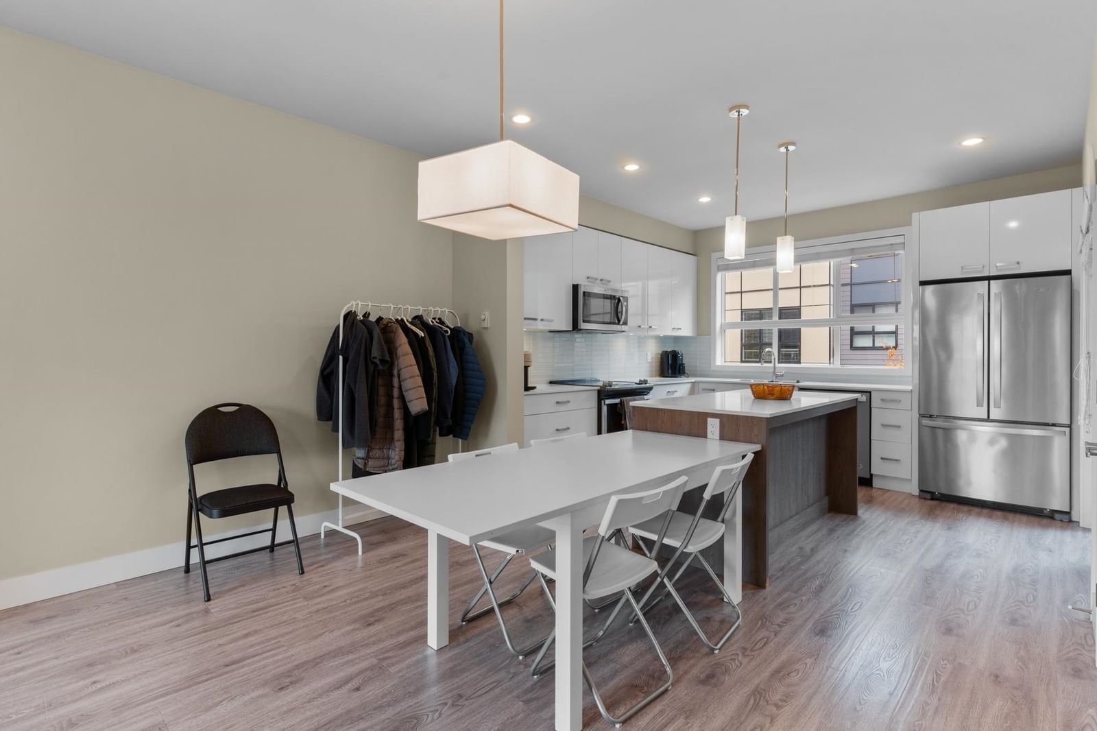 Listing Image 10