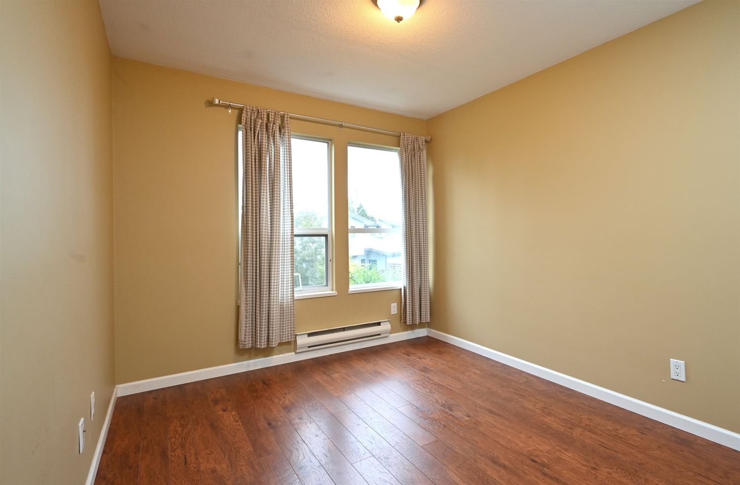 Listing Image 17