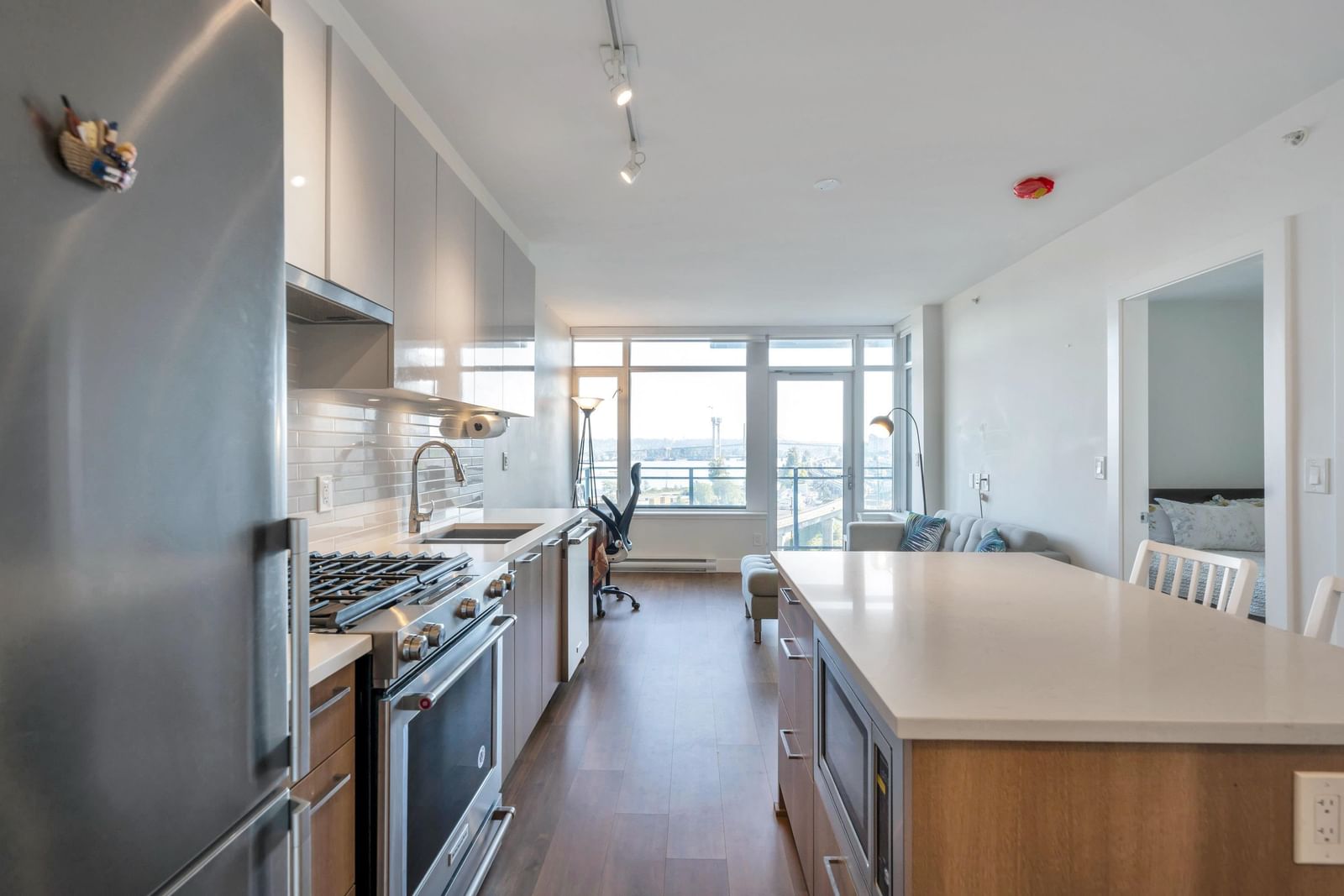 Listing Image 8