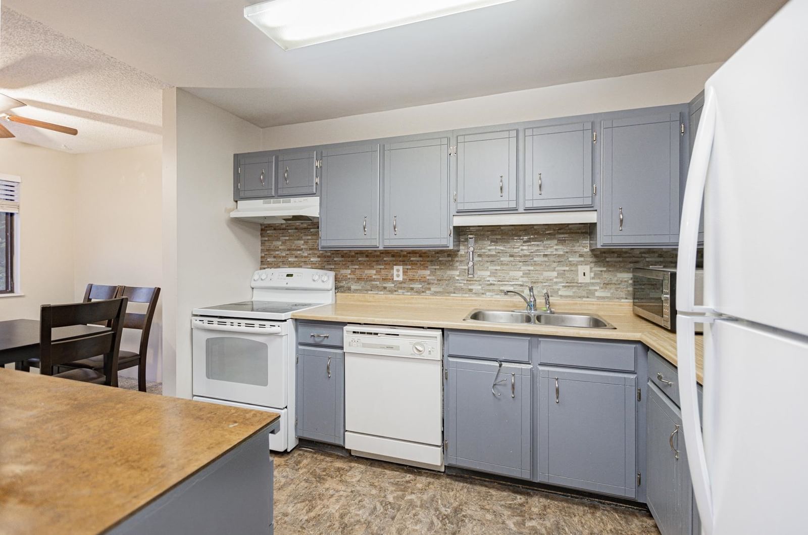 Listing Image 12