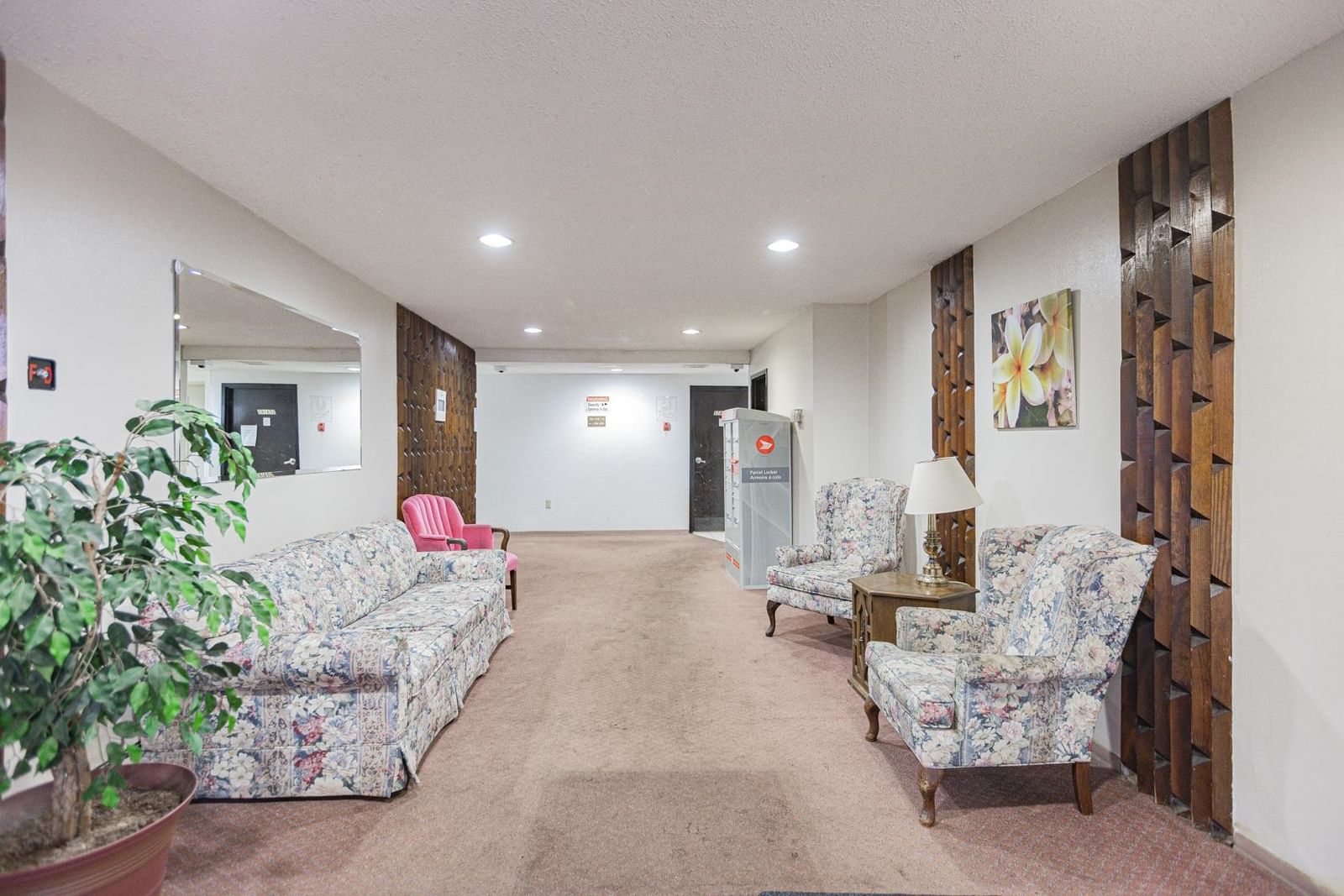 Listing Image 4