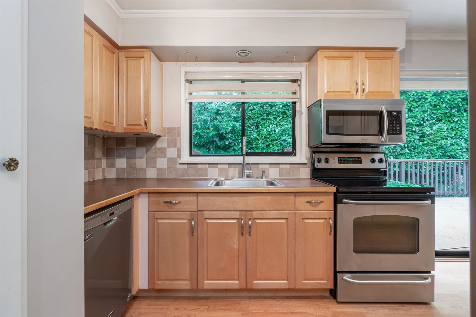 Listing Image 11