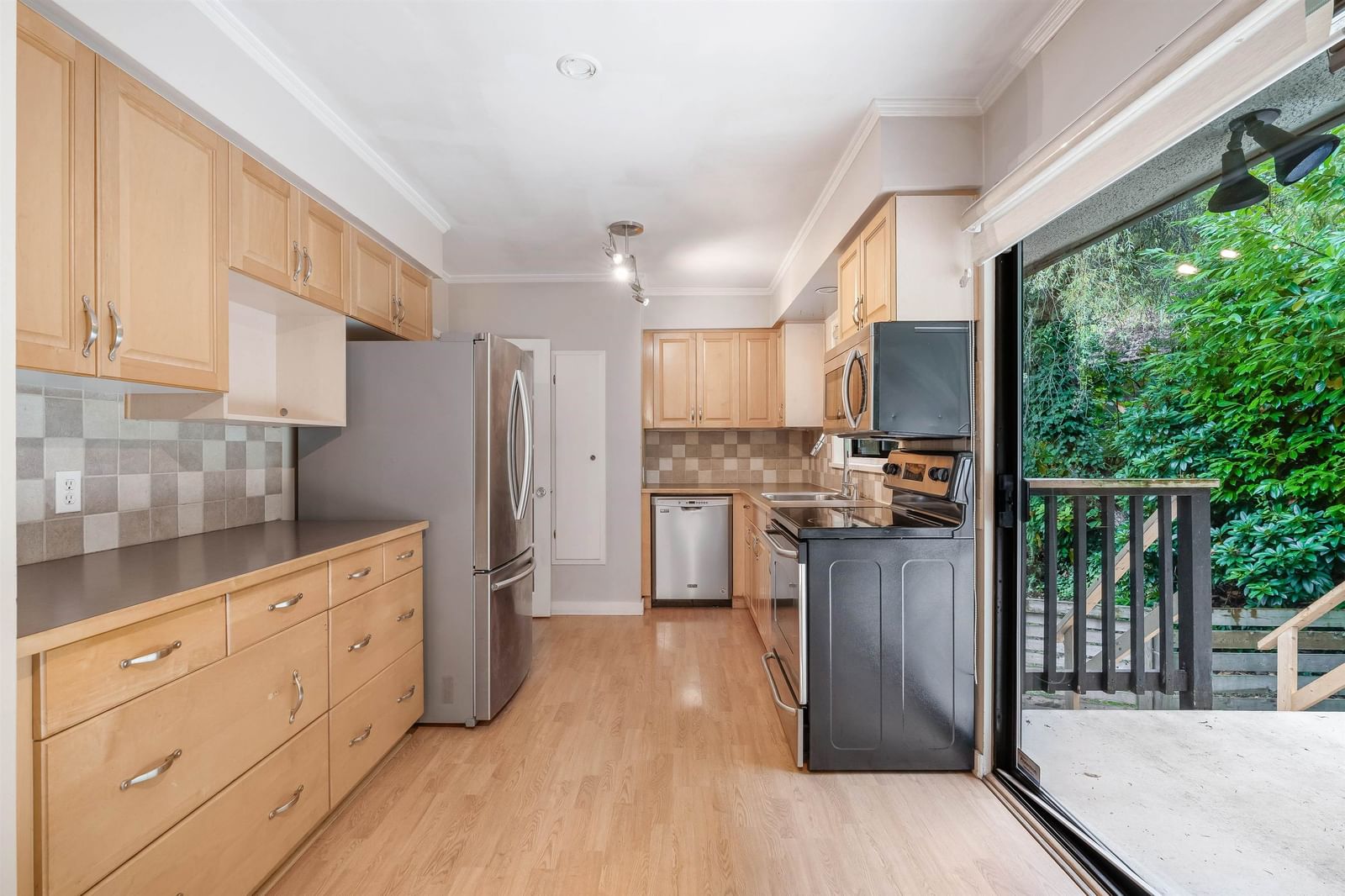 Listing Image 19