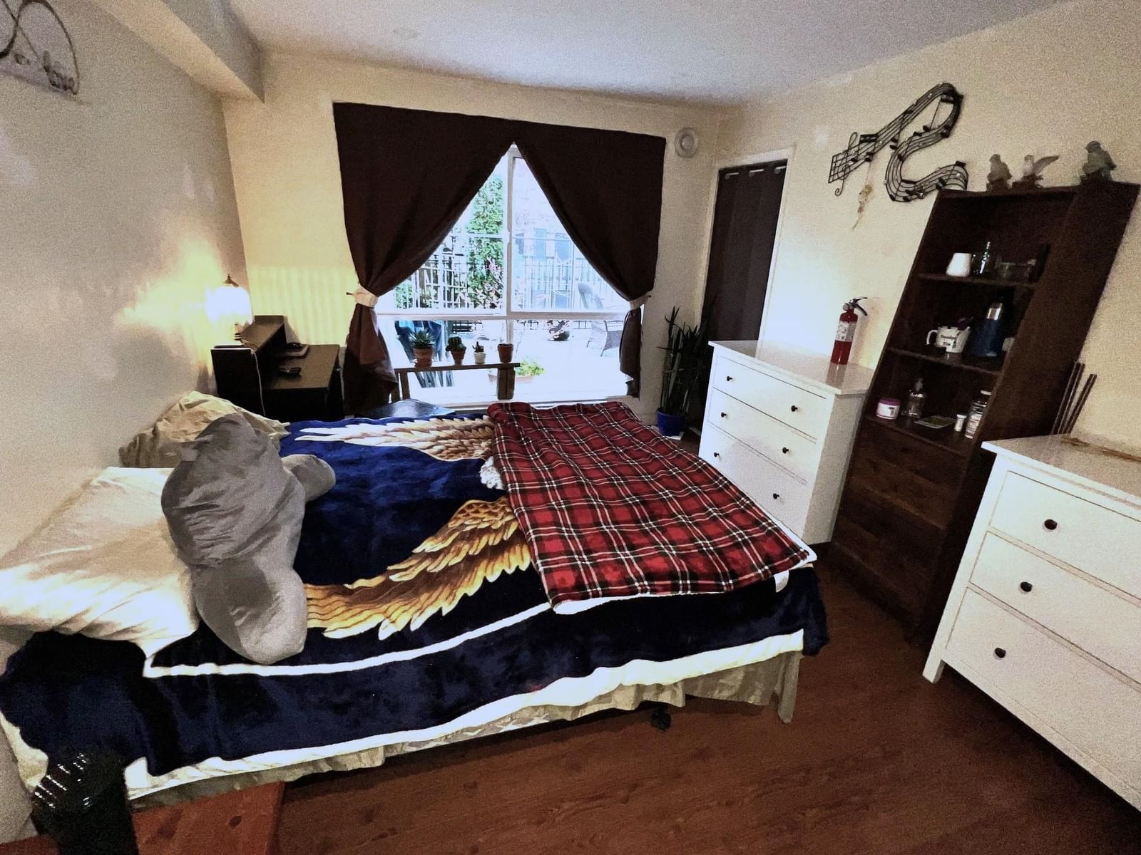 Listing Image 9