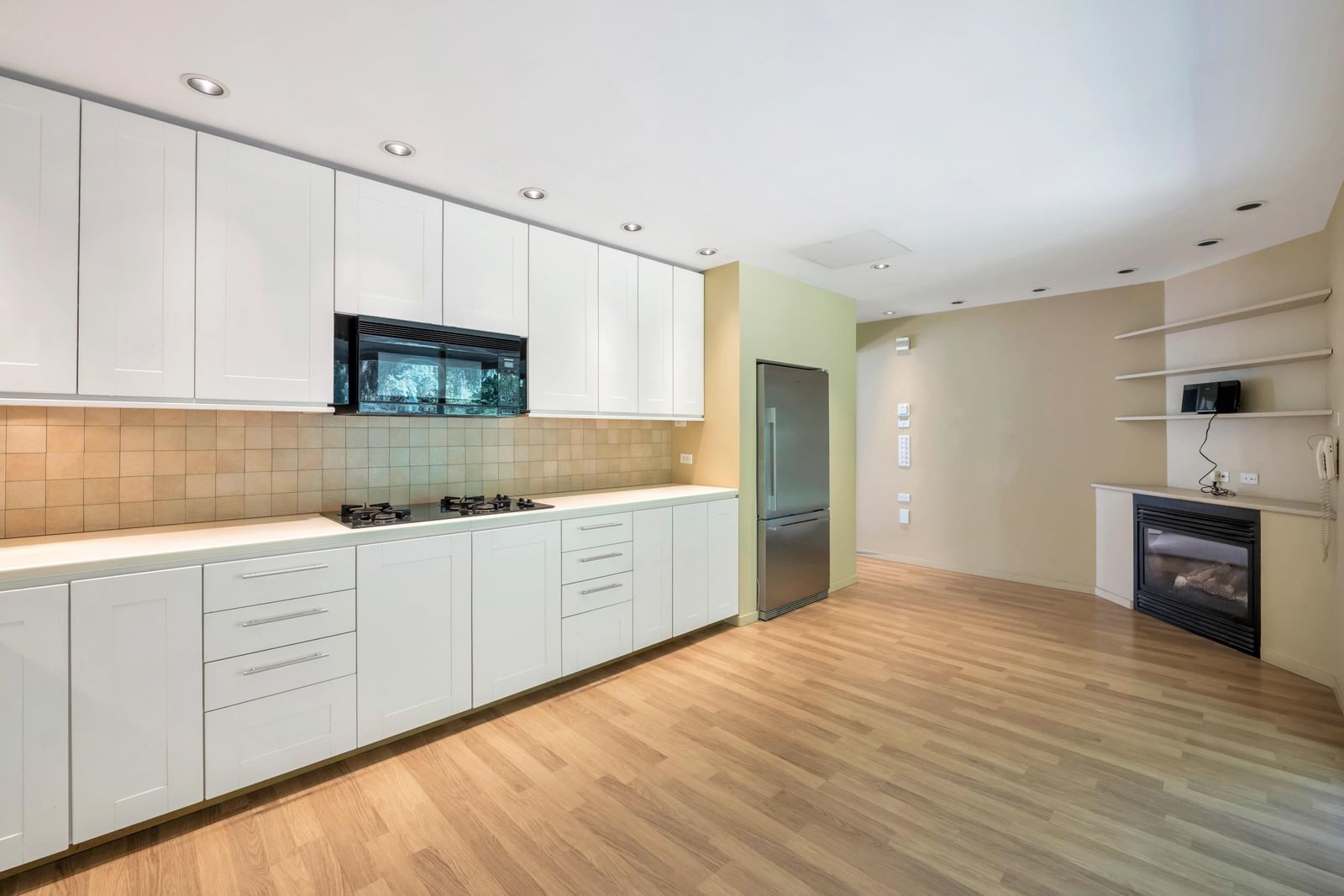 Listing Image 9