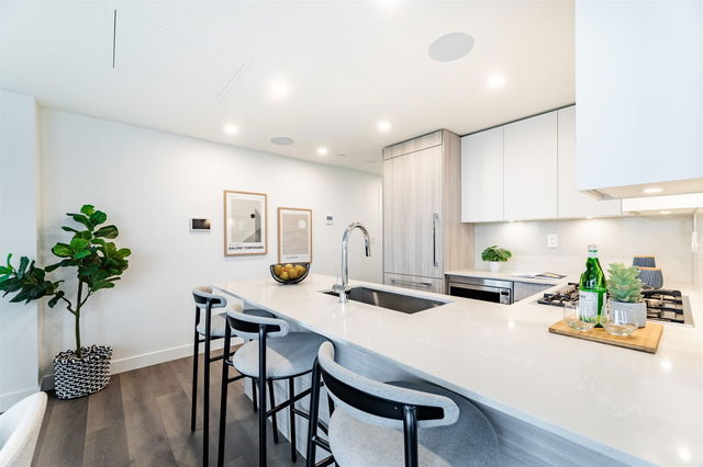 2401 - 901 Lougheed Highway
