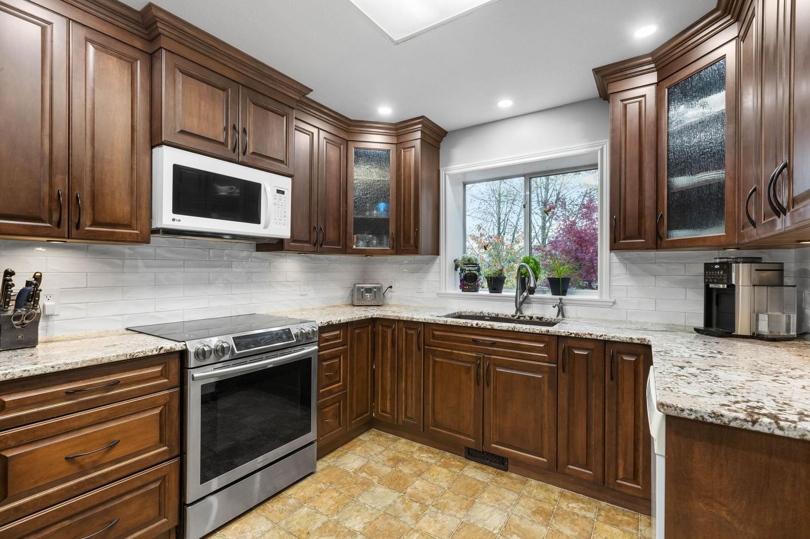 Listing Image 10