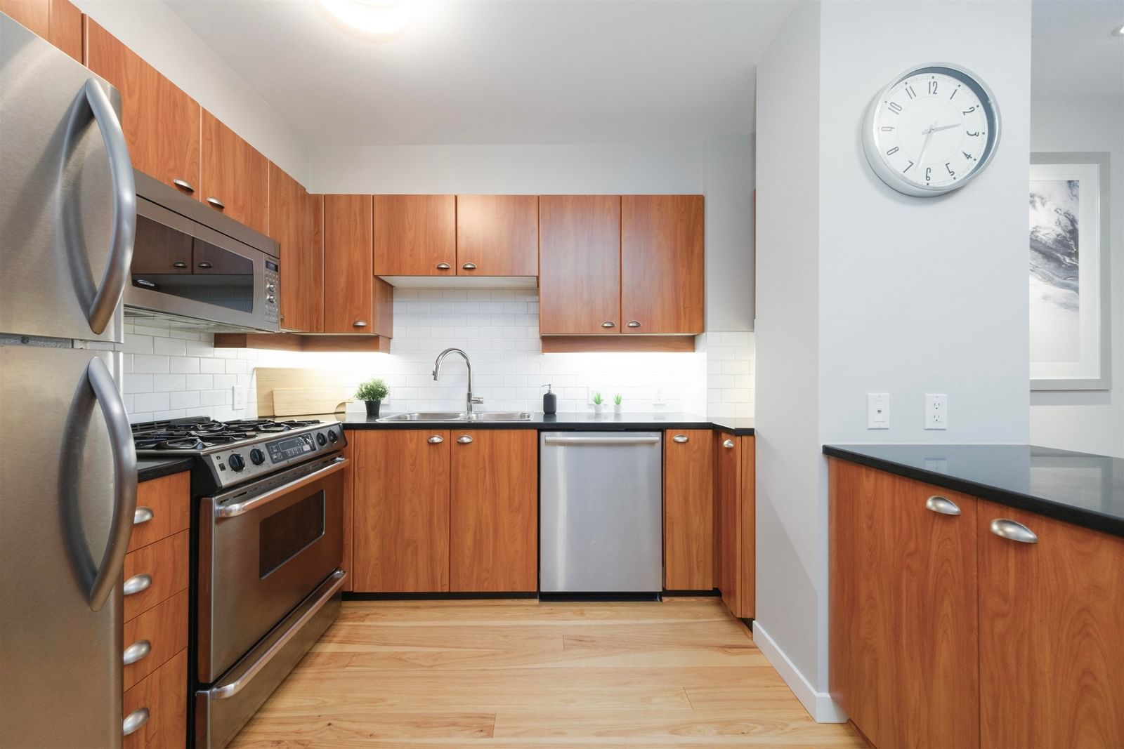 Listing Image 14