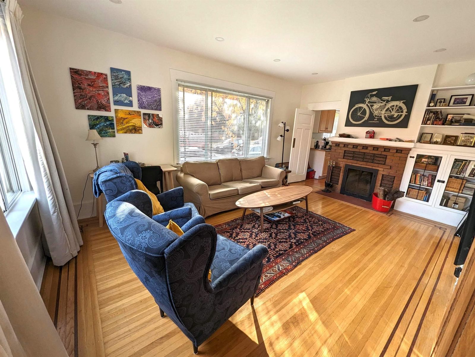 Listing Image 4