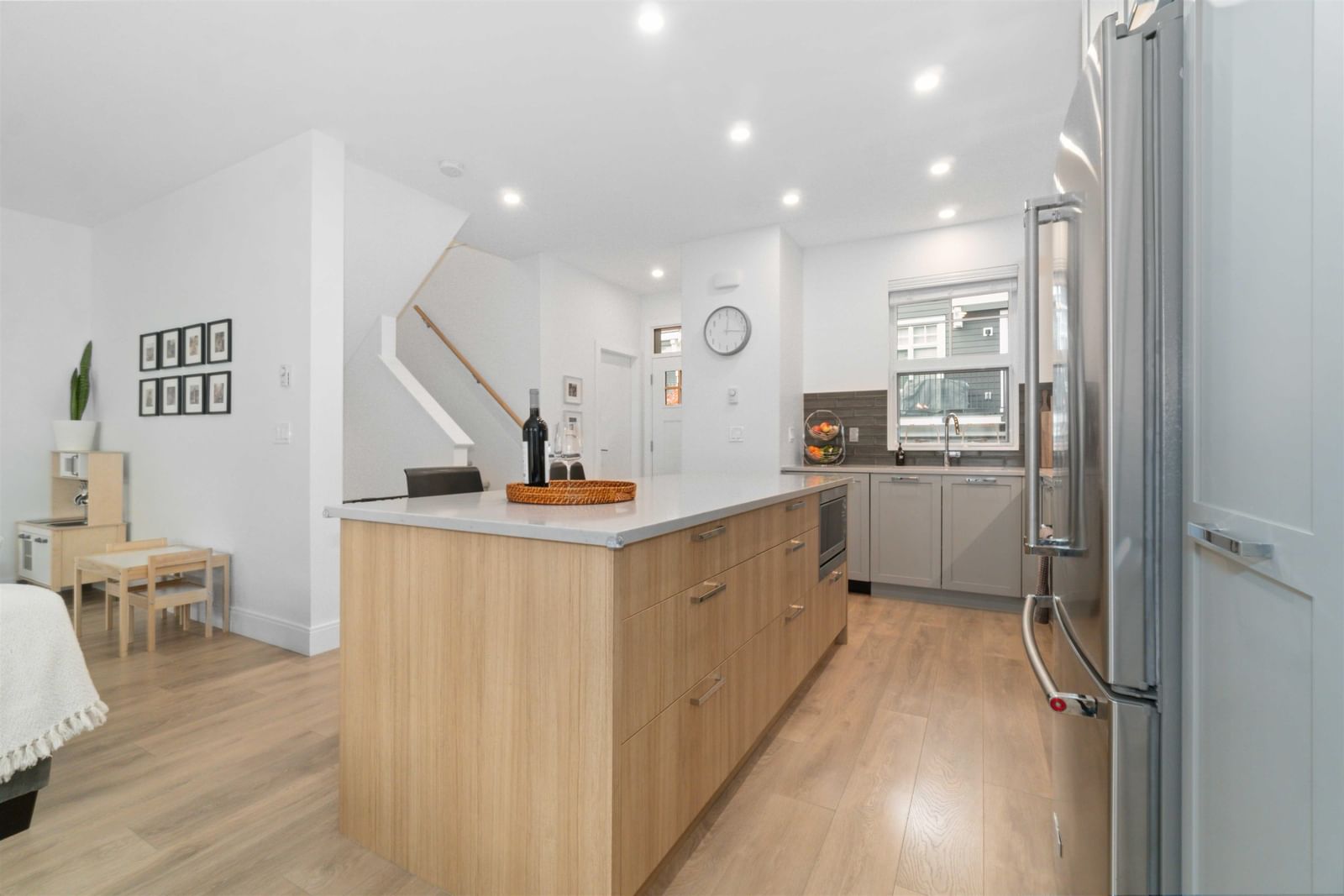 Listing Image 8