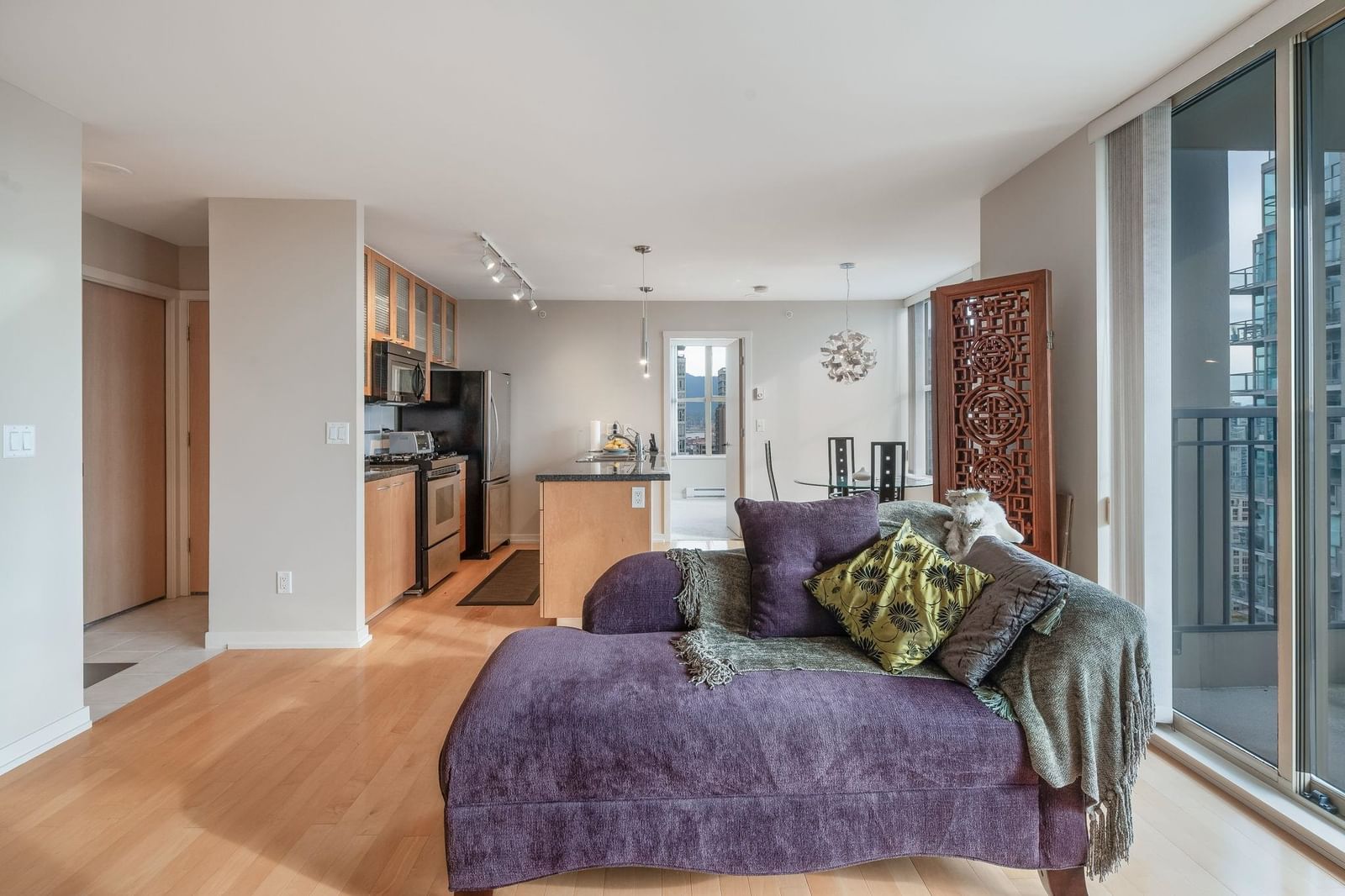 Listing Image 5