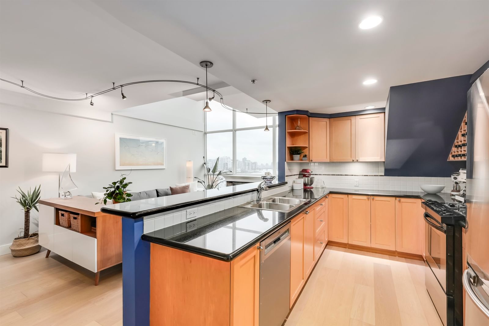 Listing Image 11