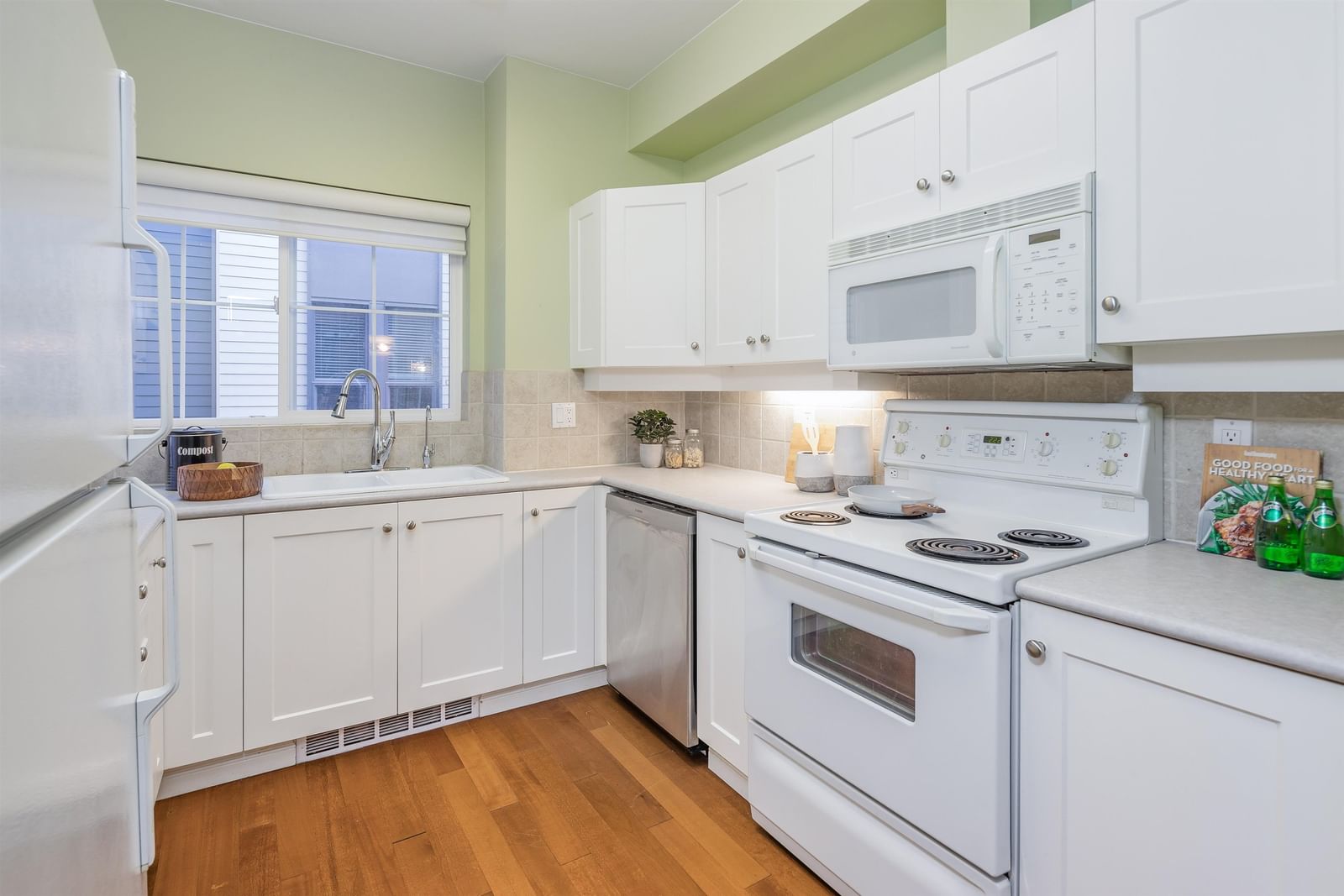 Listing Image 14