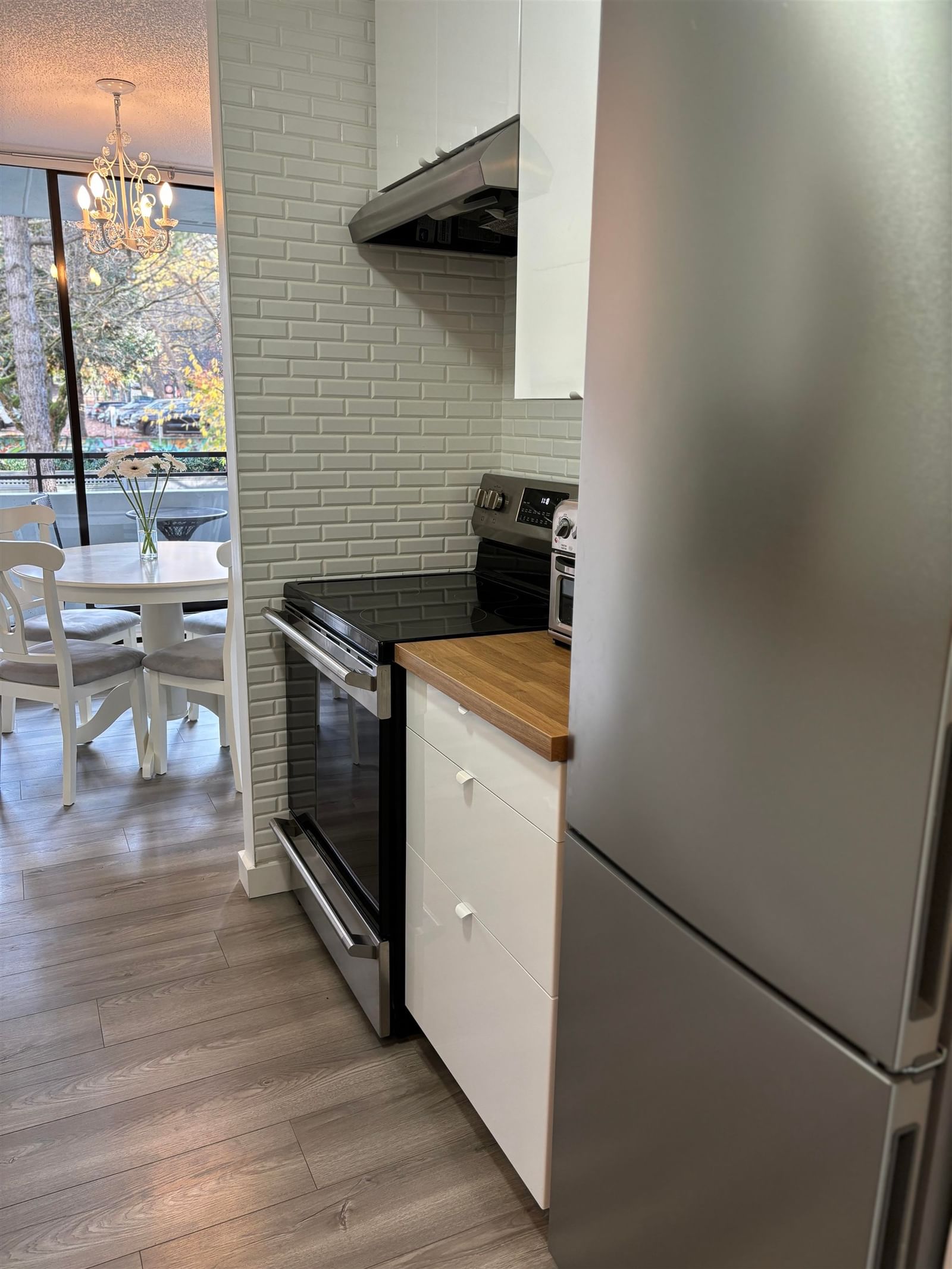 Listing Image 12