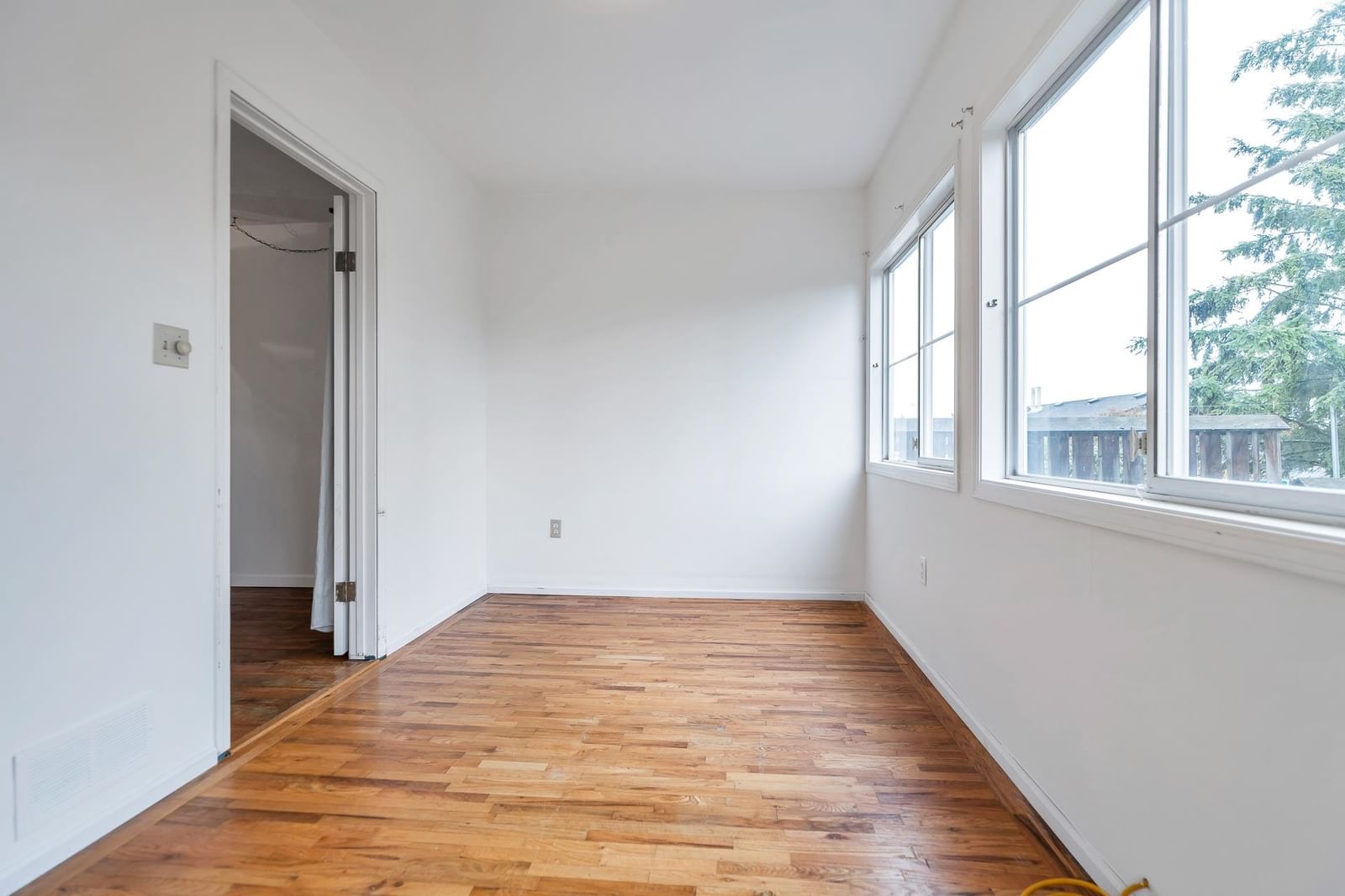 Listing Image 17
