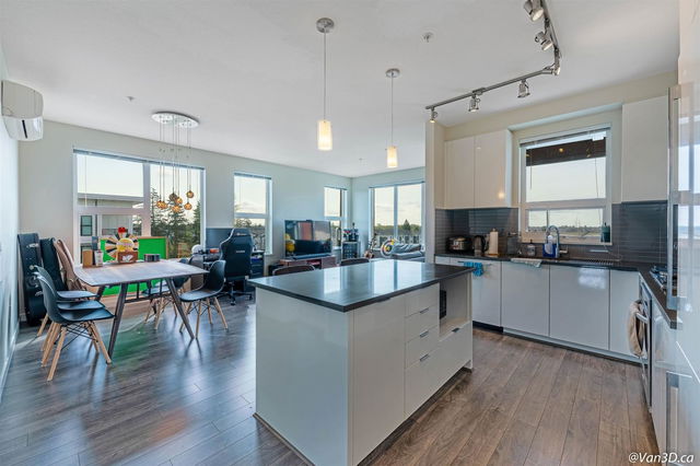 406 - 9399 Alexandra Road