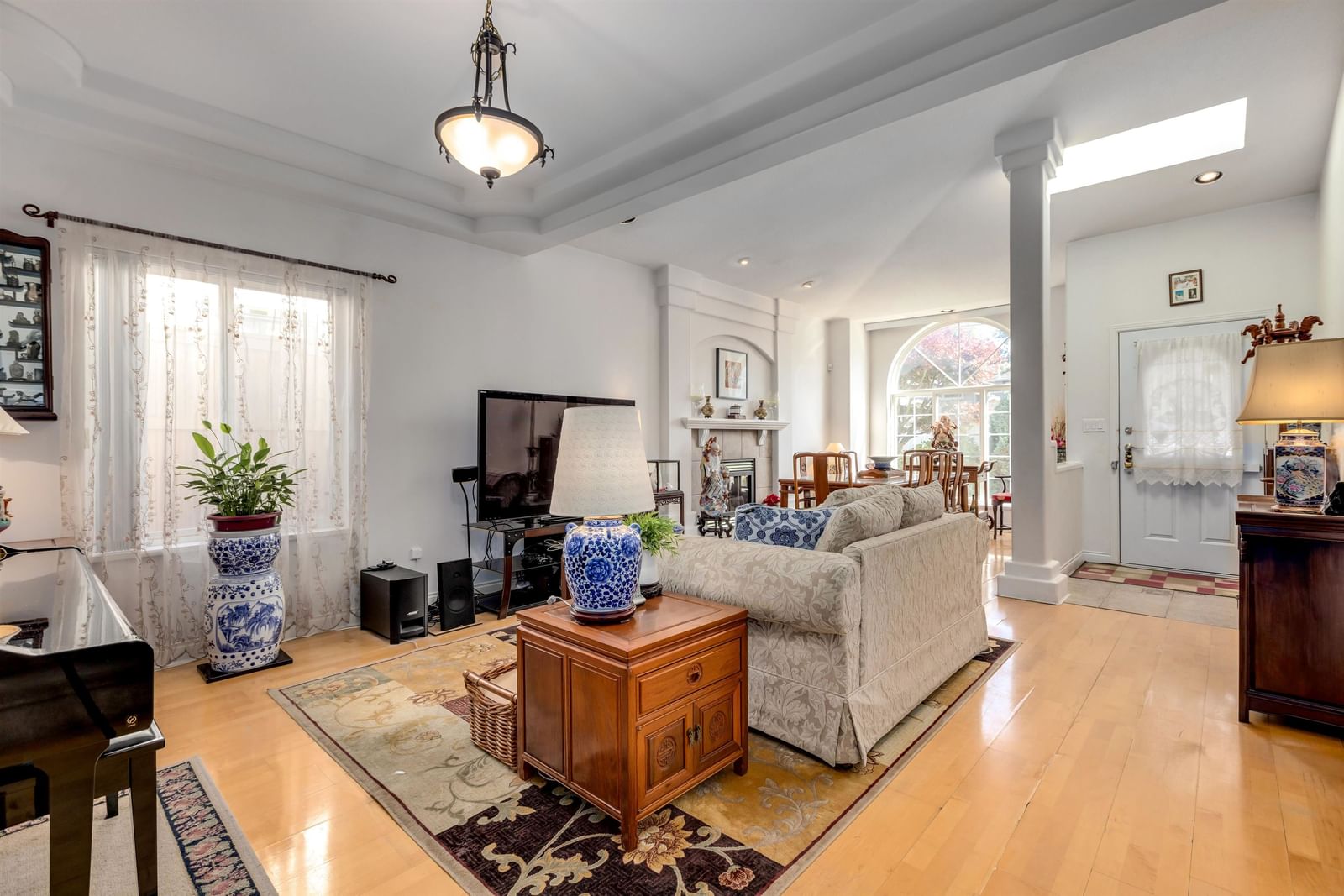 Listing Image 4