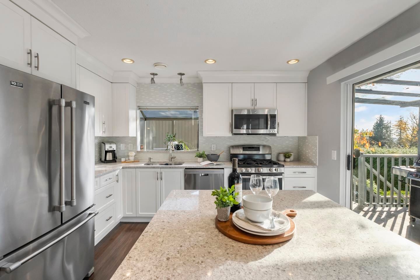 Listing Image 10