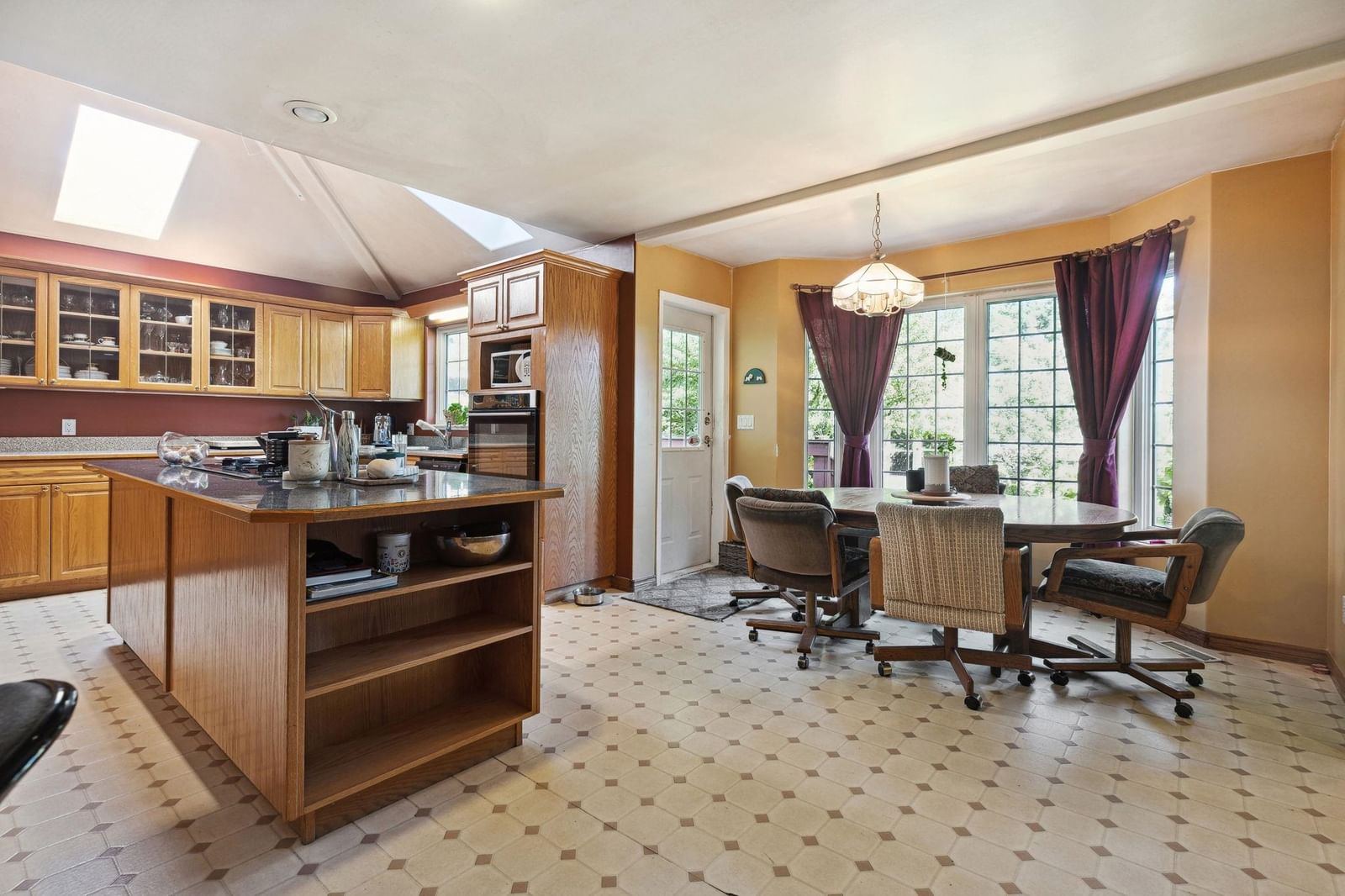 Listing Image 11