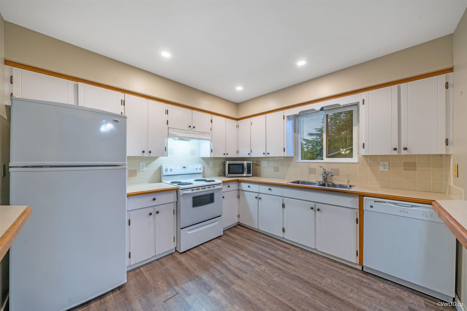 Listing Image 12