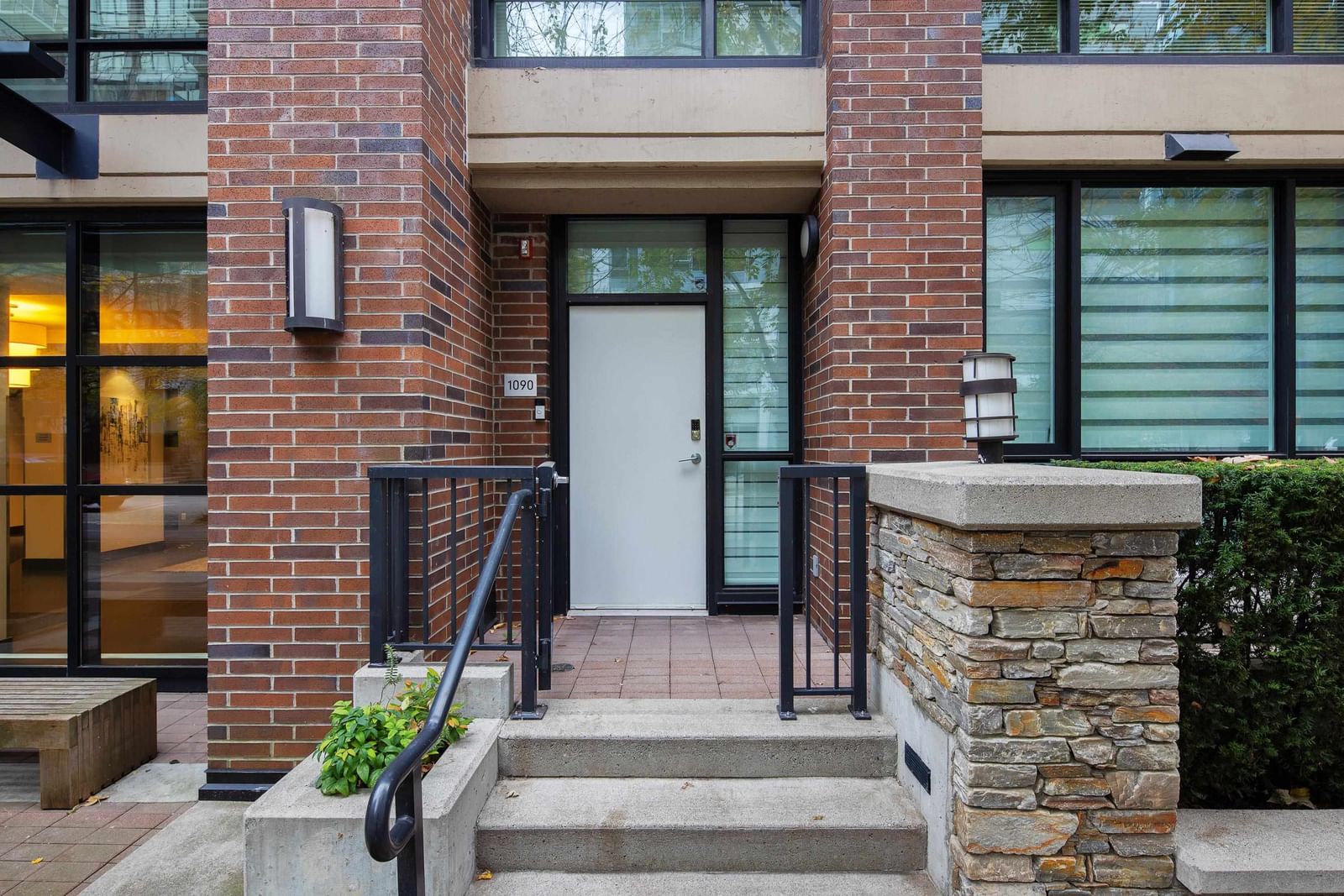 Listing Image 18