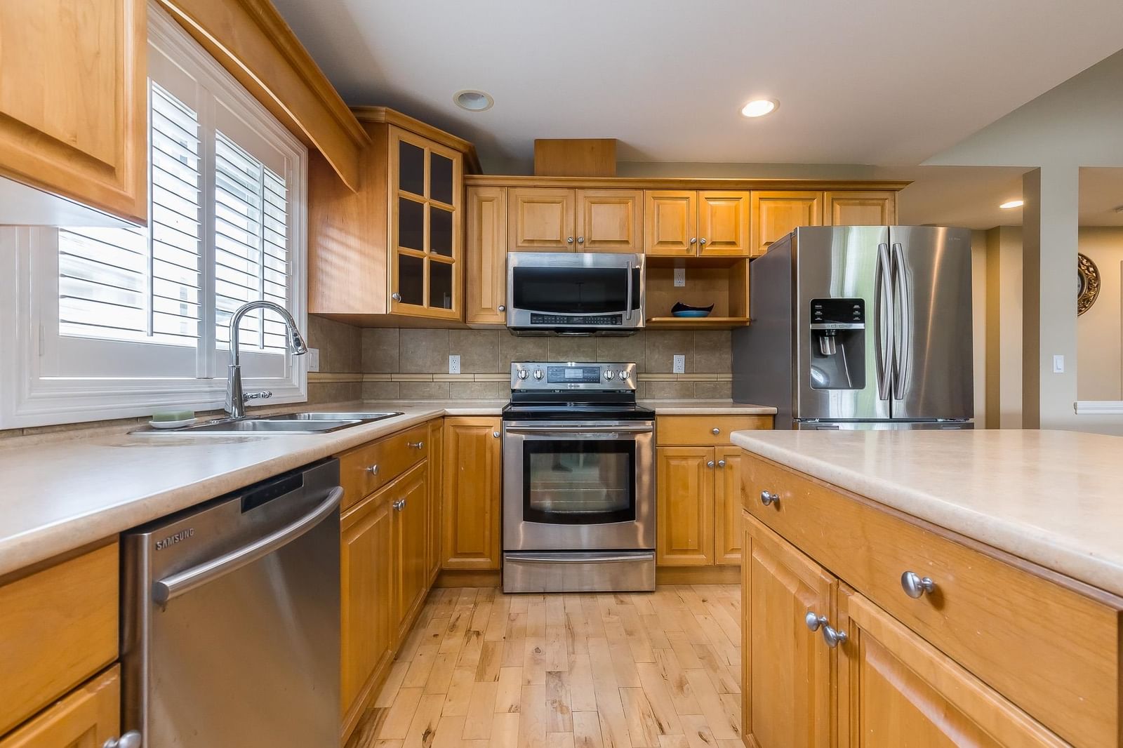 Listing Image 9