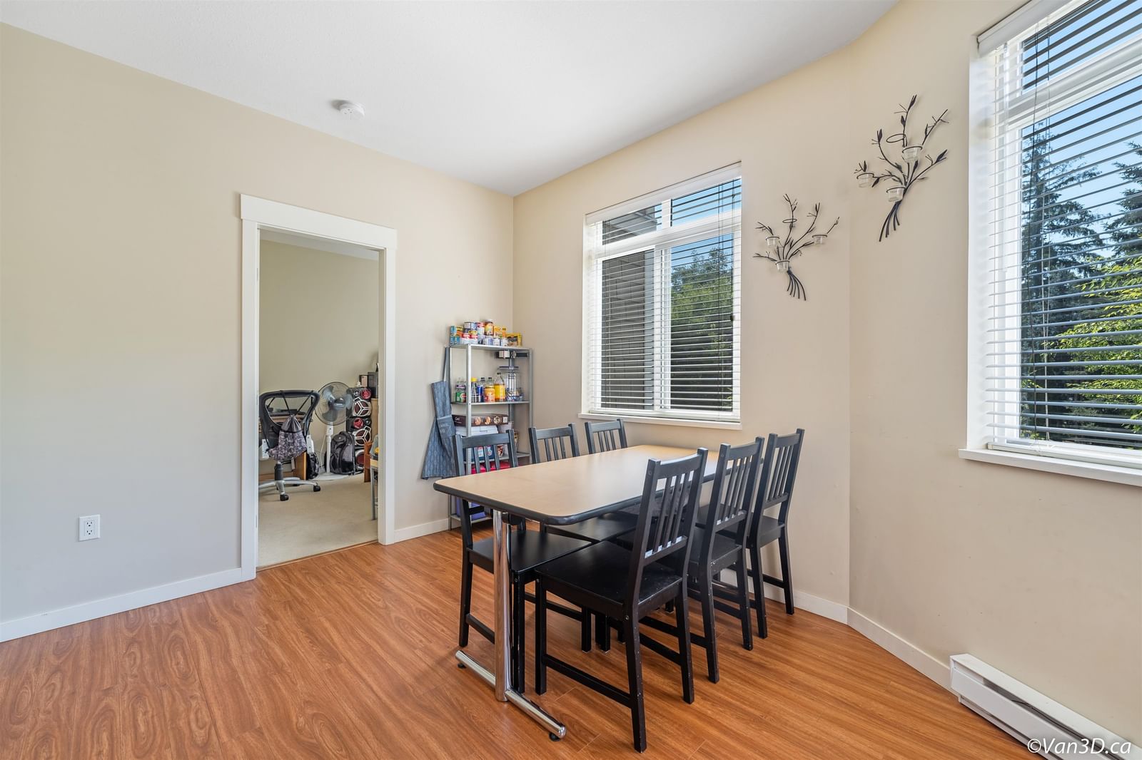 Listing Image 8