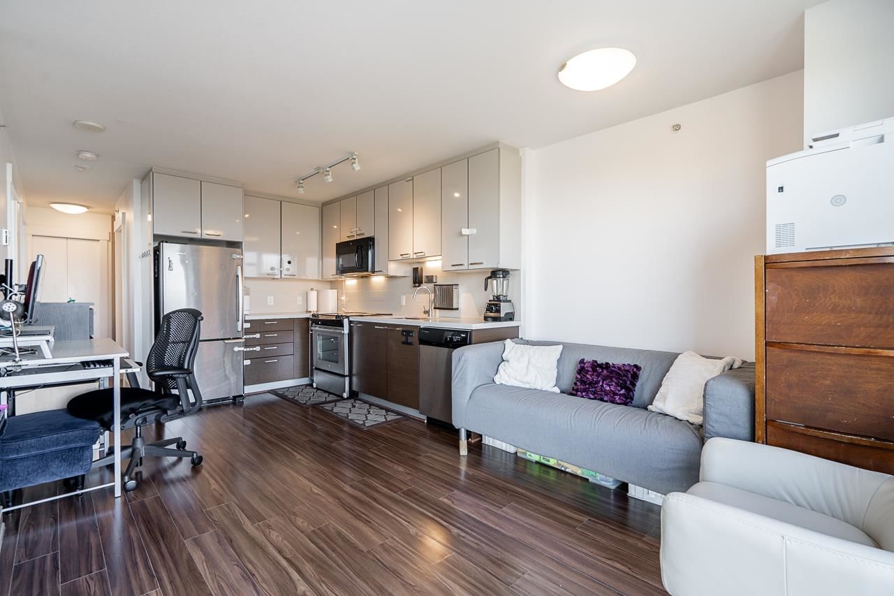 Listing Image 10