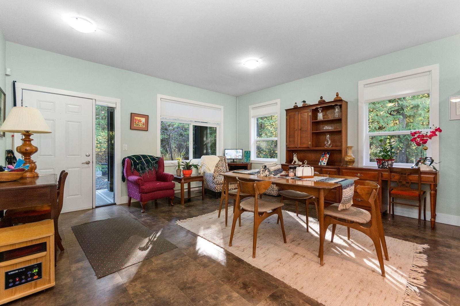 Listing Image 9