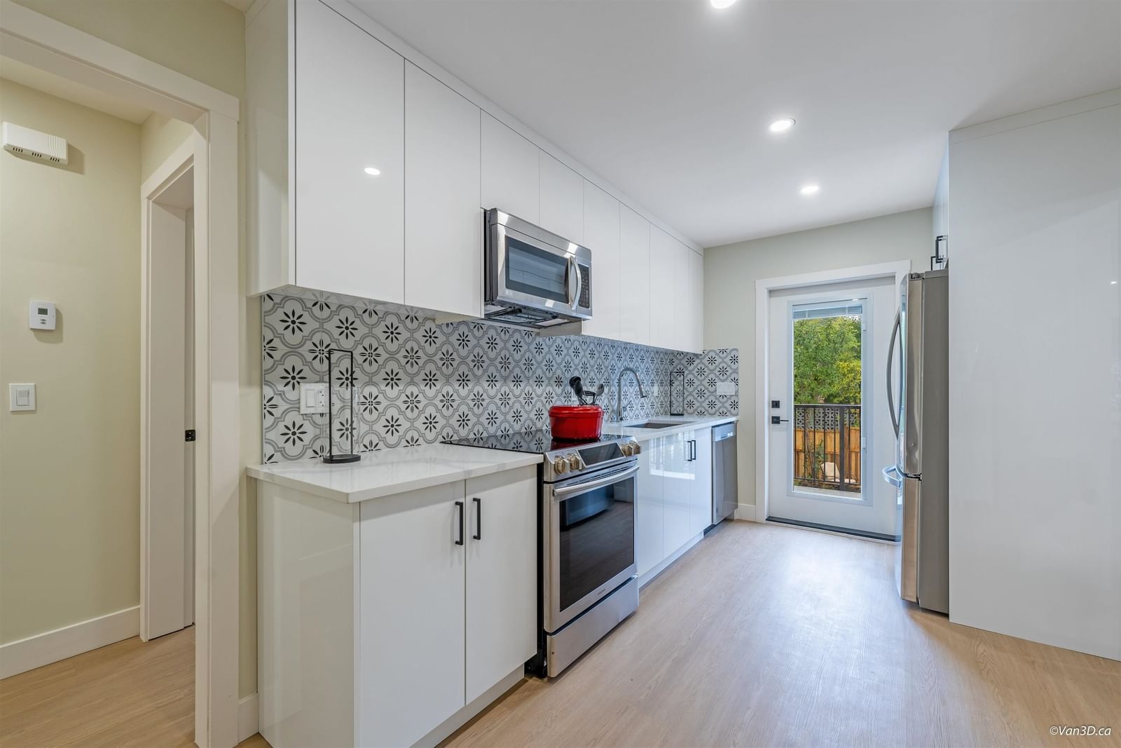 Listing Image 11