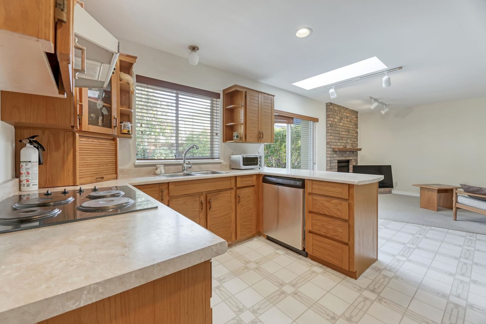 Listing Image 8