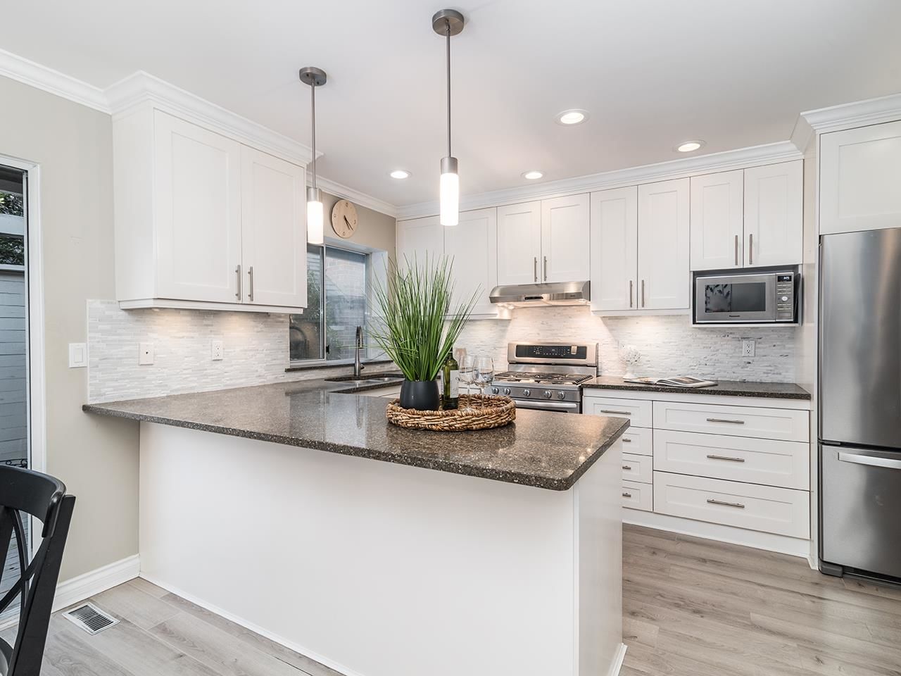 Listing Image 19