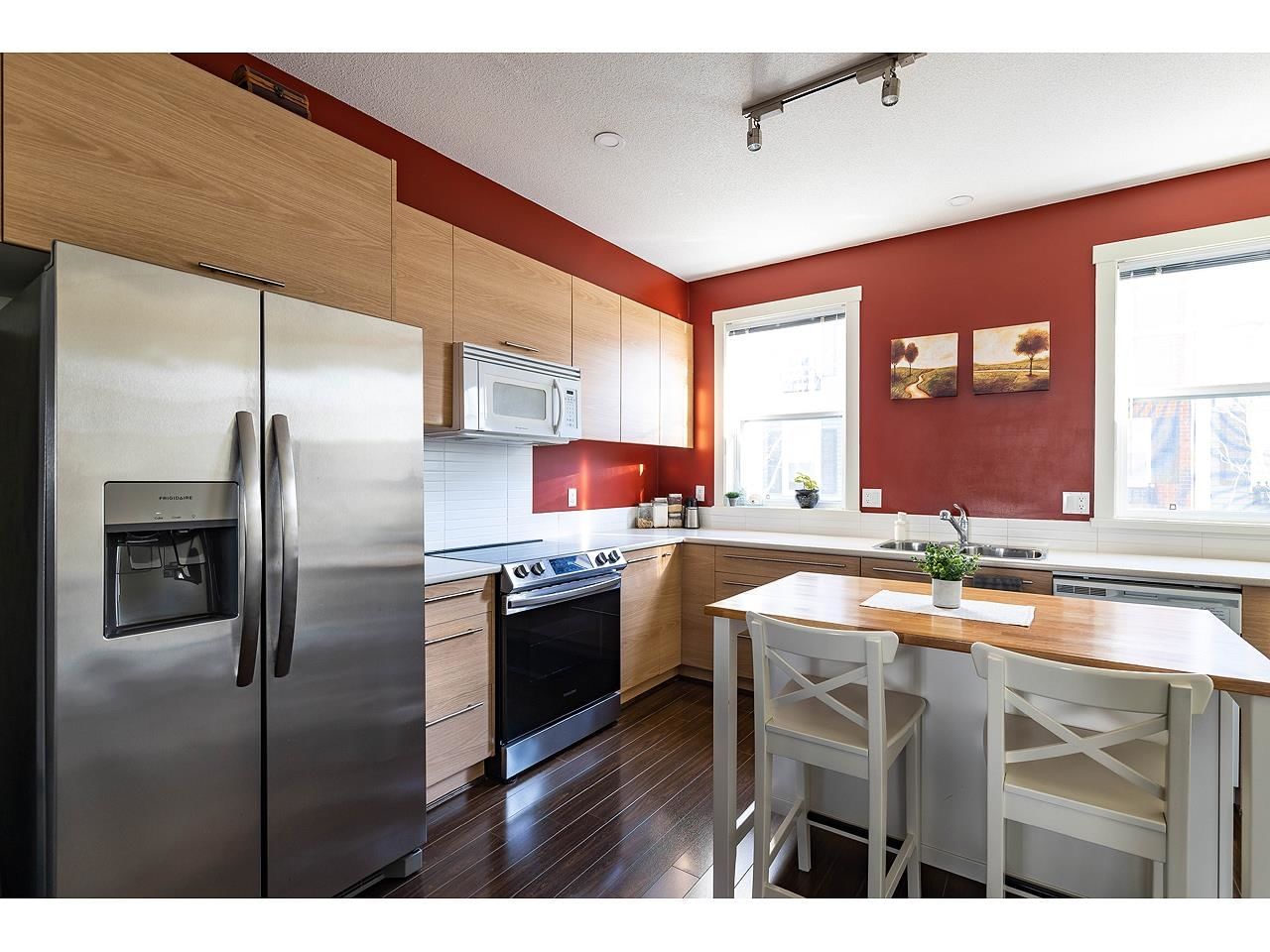 Listing Image 6
