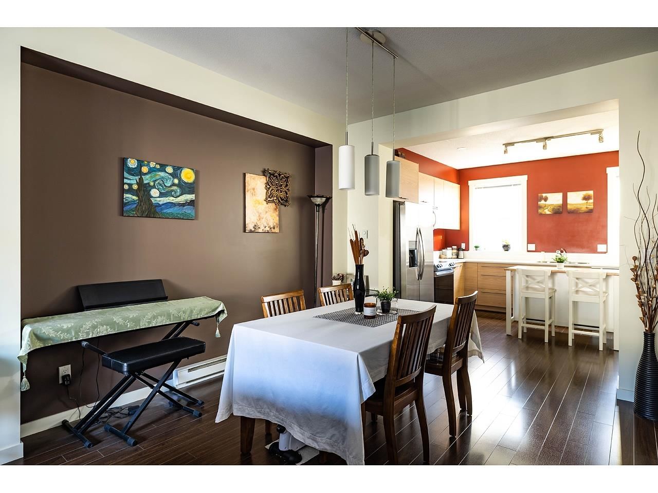 Listing Image 8
