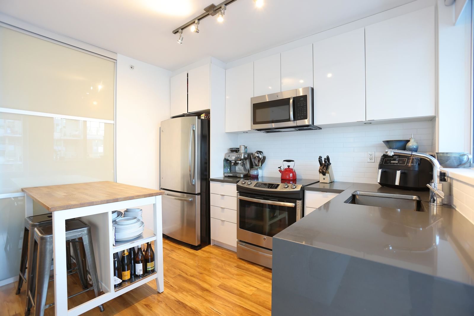 Listing Image 1